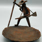 Rustikale Skulptur Don Quijote mit Schale – Kupfer/Bronze Optik