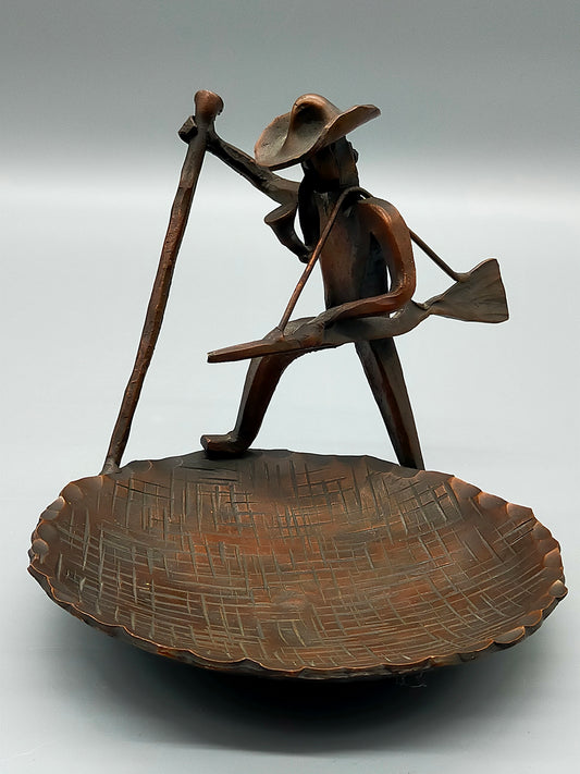 Rustikale Skulptur Don Quijote mit Schale – Kupfer/Bronze Optik