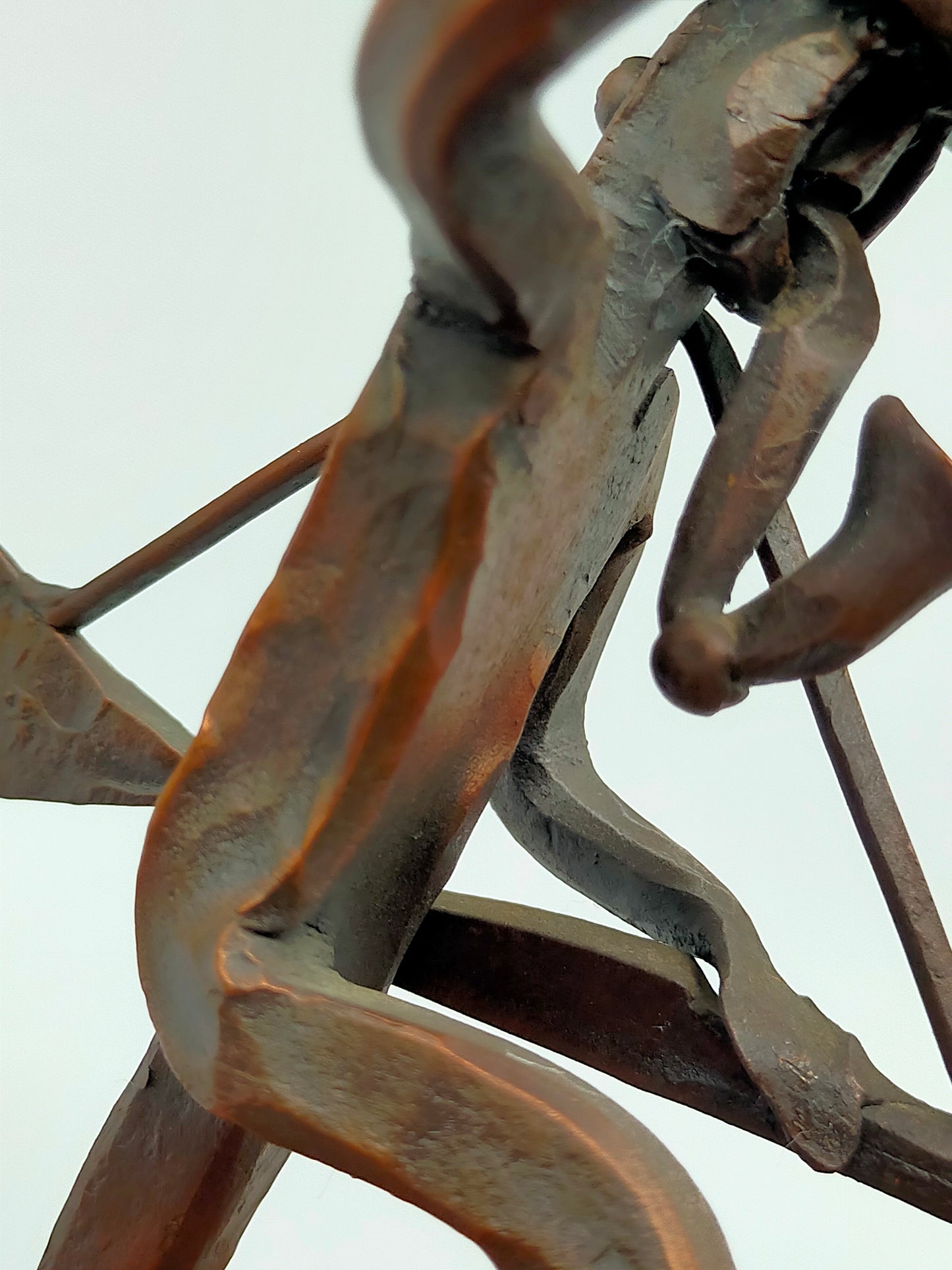 Rustikale Skulptur Don Quijote mit Schale – Kupfer/Bronze Optik