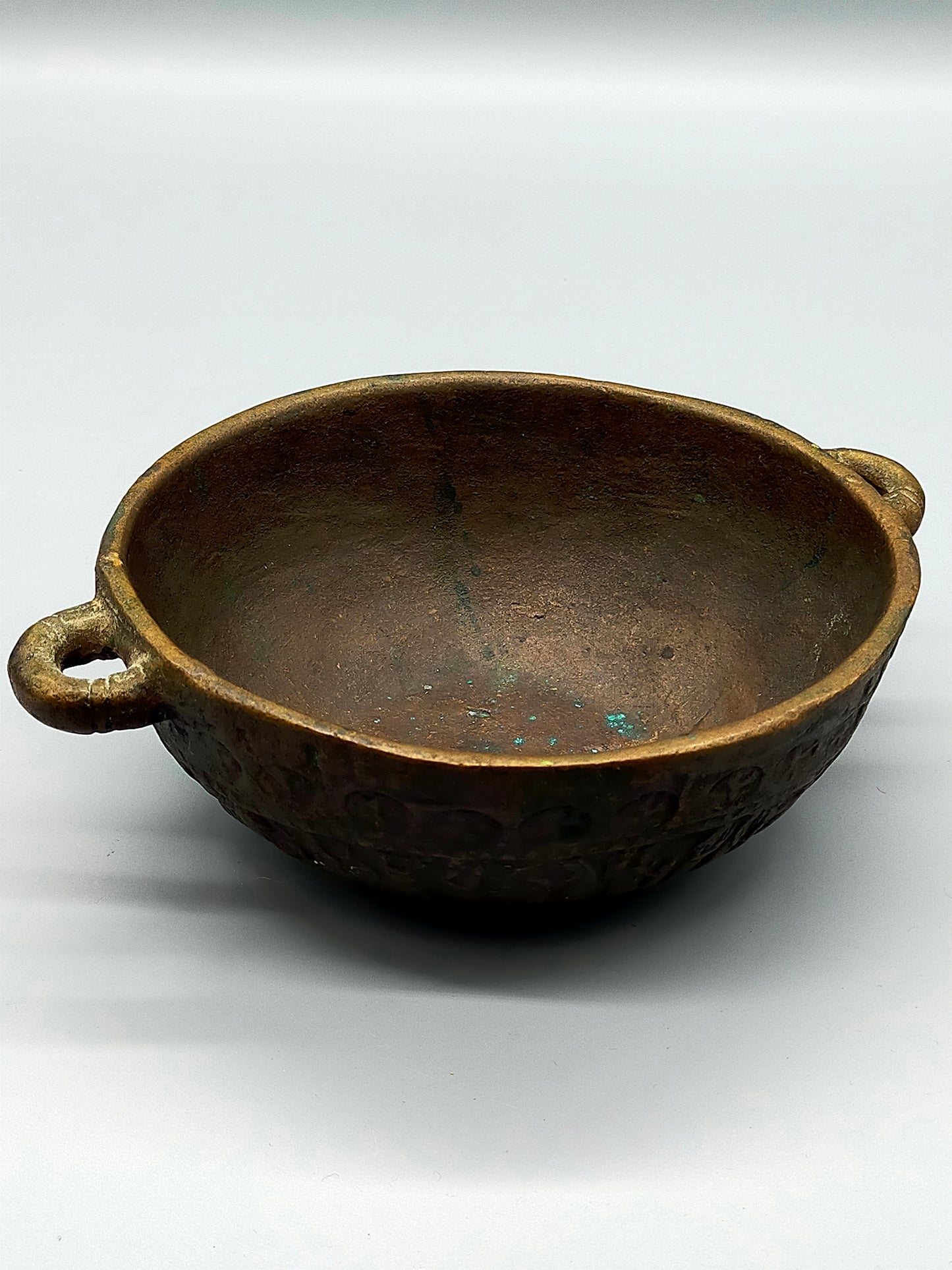 E. Thelen Creation Bronzeschale Brutalistisches Design mit Relief