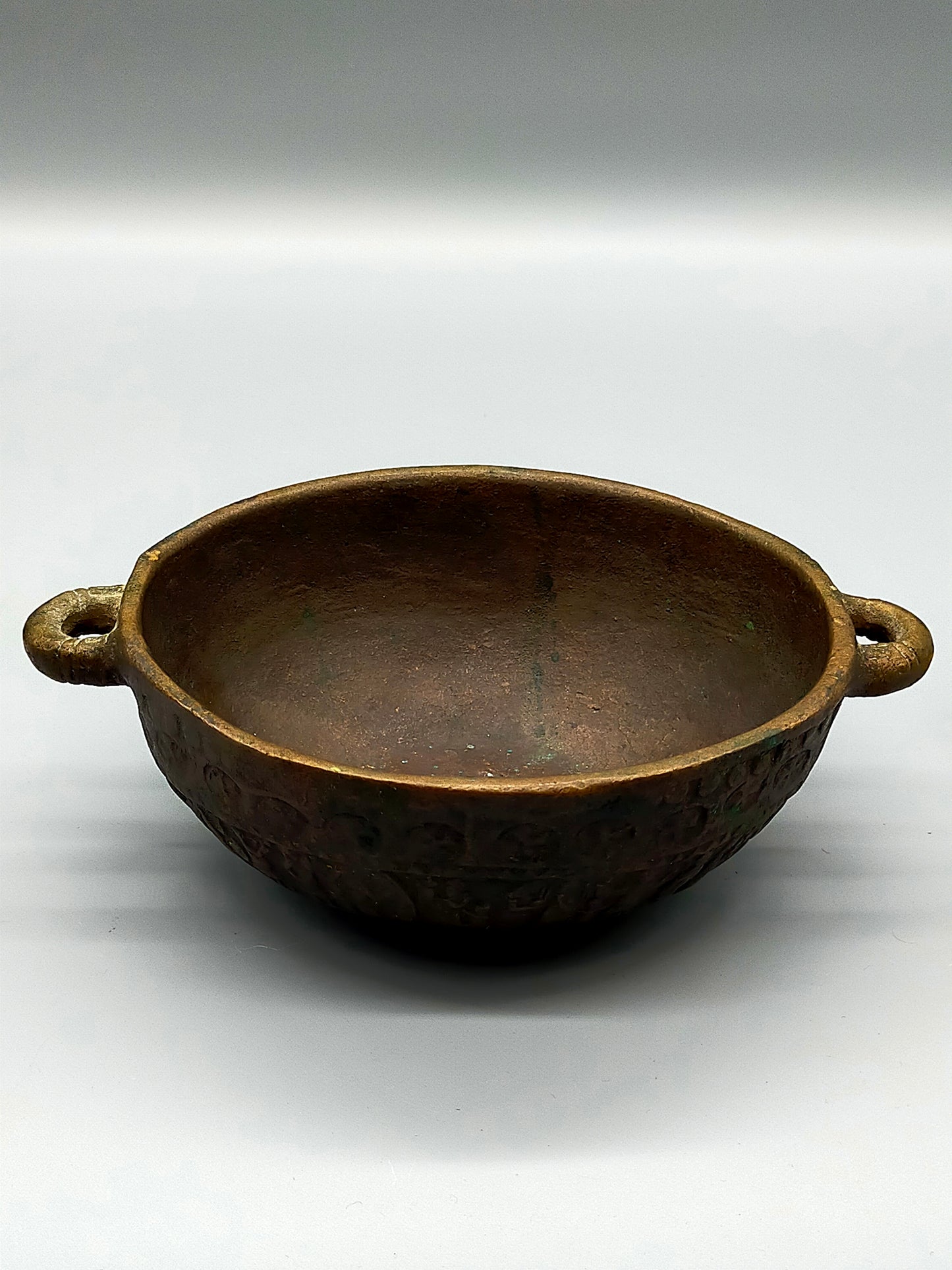 E. Thelen Creation Bronzeschale Brutalistisches Design mit Relief