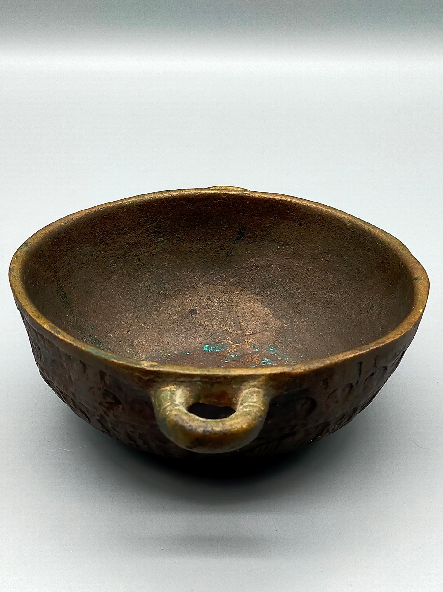 E. Thelen Creation Bronzeschale Brutalistisches Design mit Relief