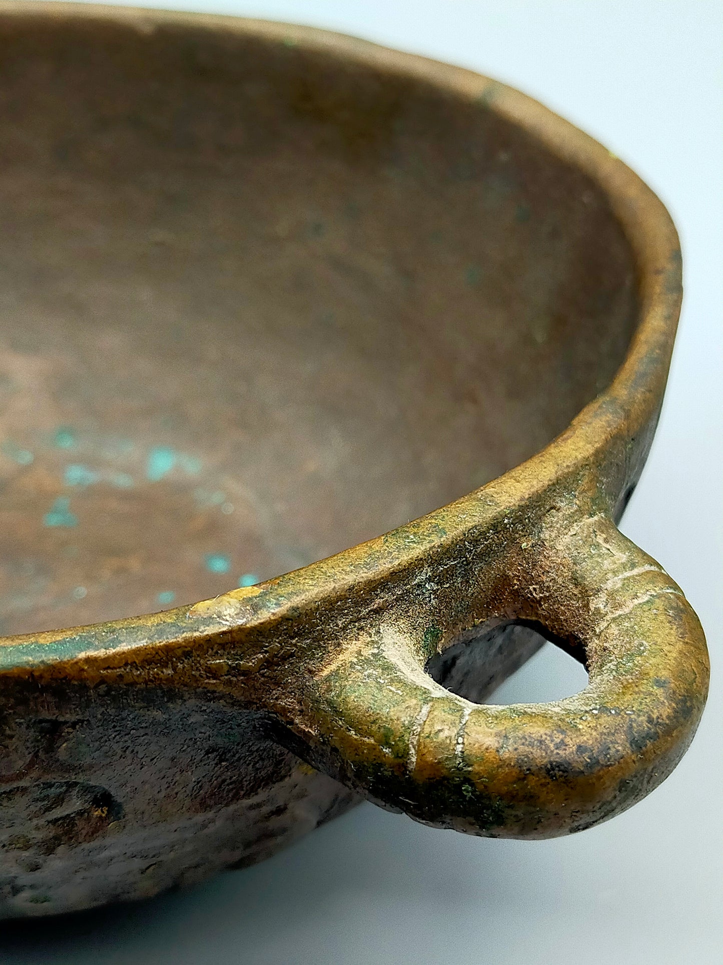 E. Thelen Creation Bronzeschale Brutalistisches Design mit Relief