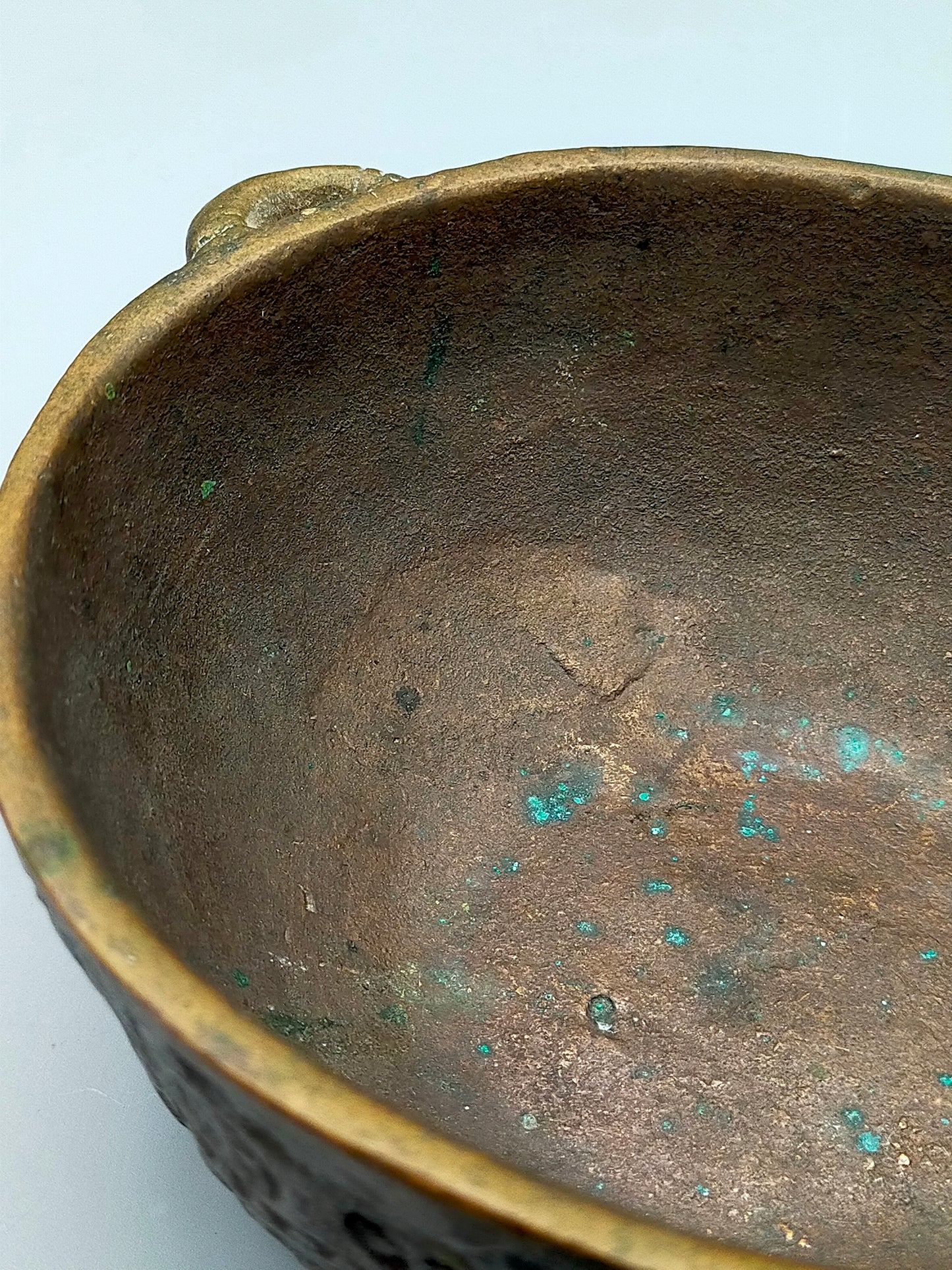 E. Thelen Creation Bronzeschale Brutalistisches Design mit Relief