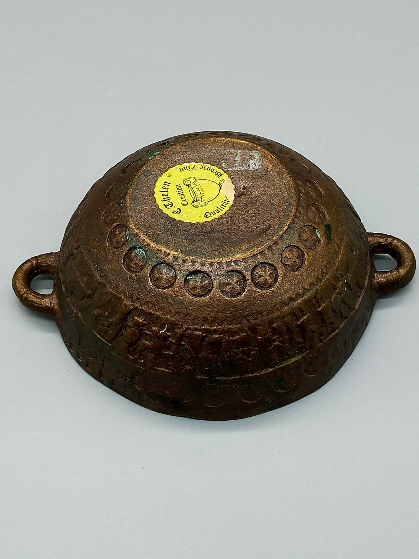 E. Thelen Creation Bronzeschale Brutalistisches Design mit Relief