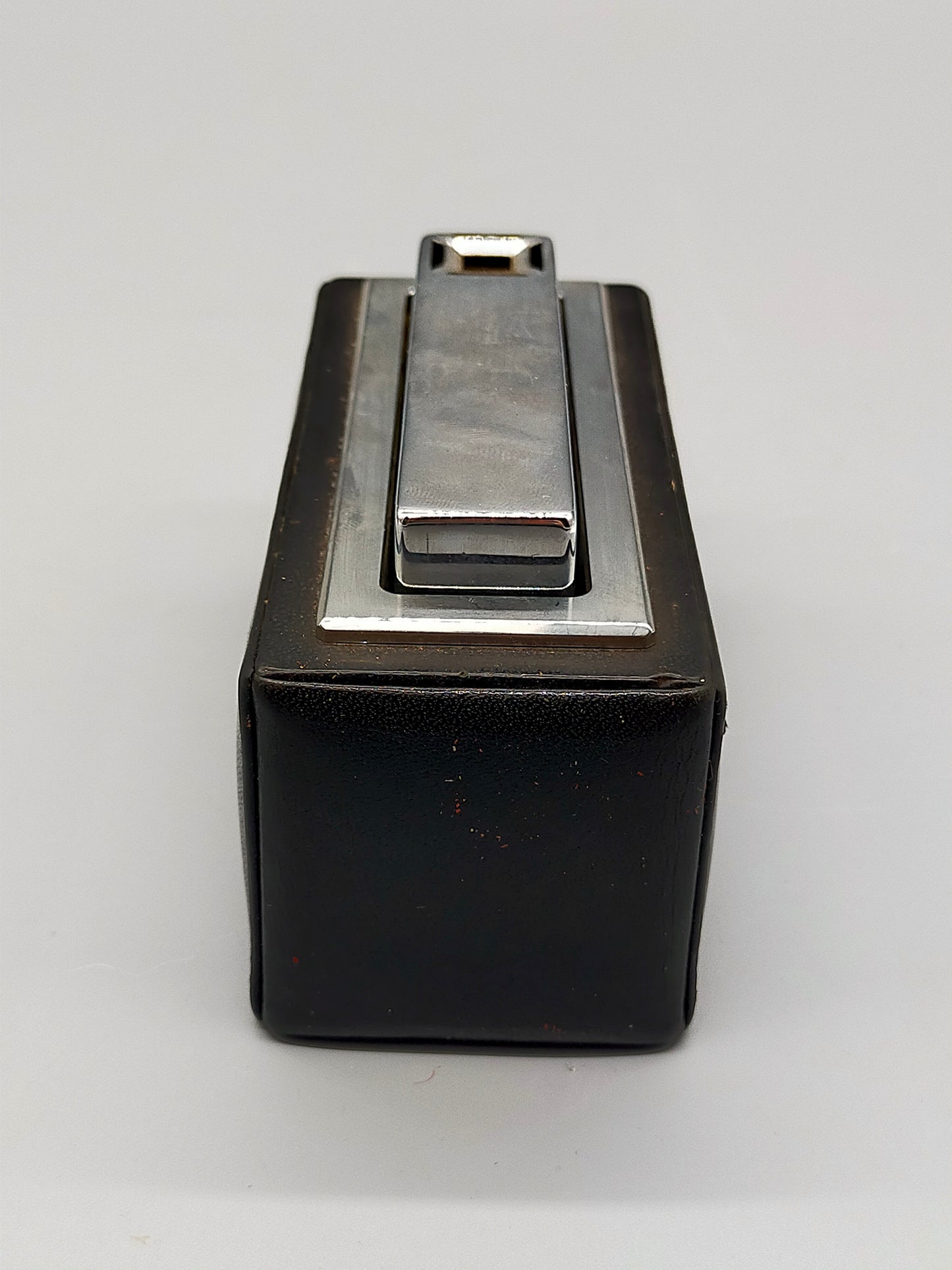 Vintage Kawee Tischfeuerzeug Klassiker aus Leder & Chrom