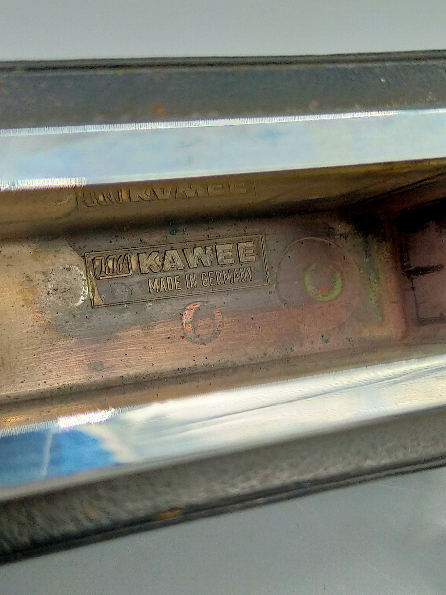 Vintage Kawee Tischfeuerzeug Klassiker aus Leder & Chrom