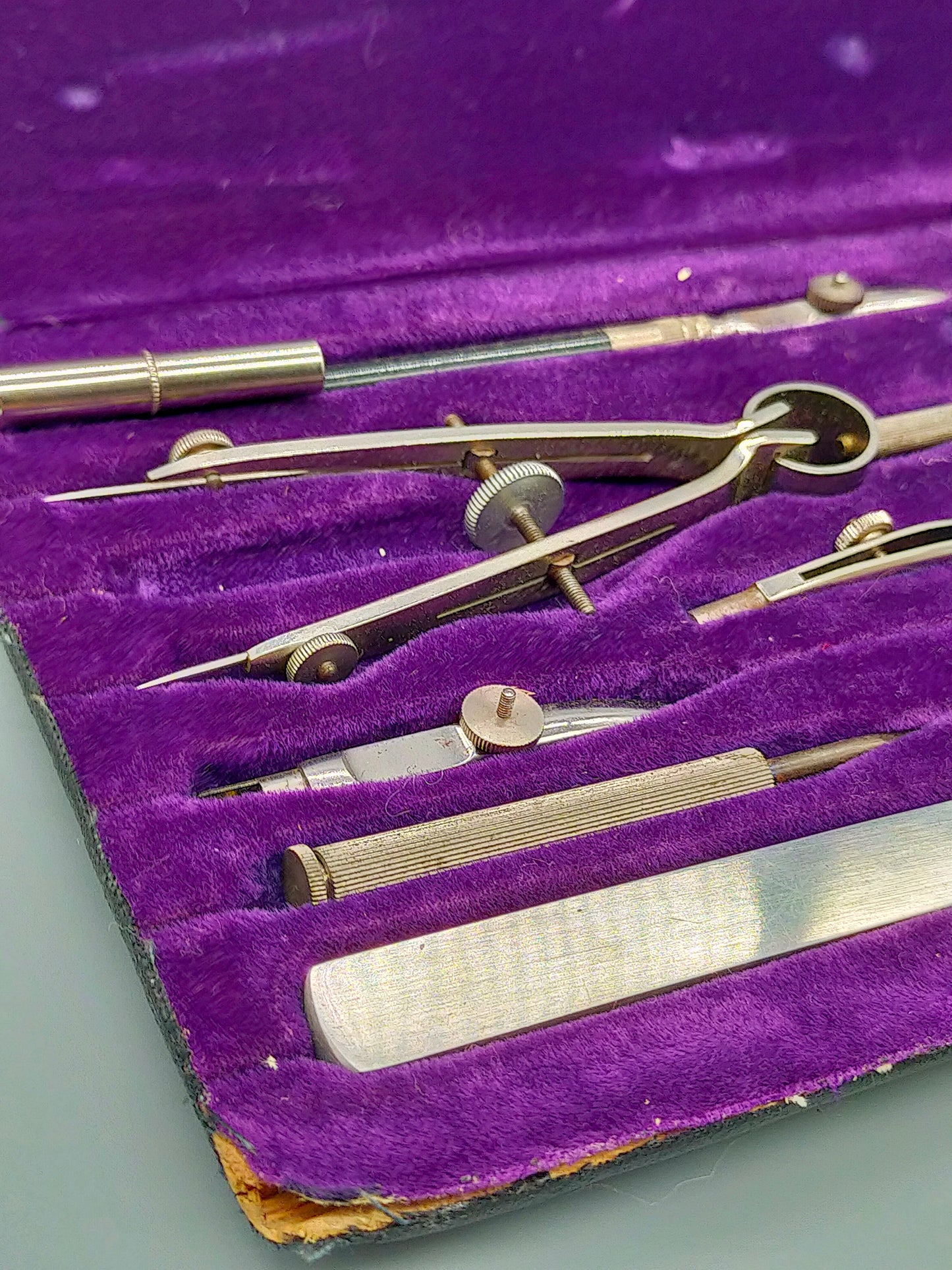 Antiq Lieco Precision Zeichenset Hochwertiges Geometrie-Set im Etui