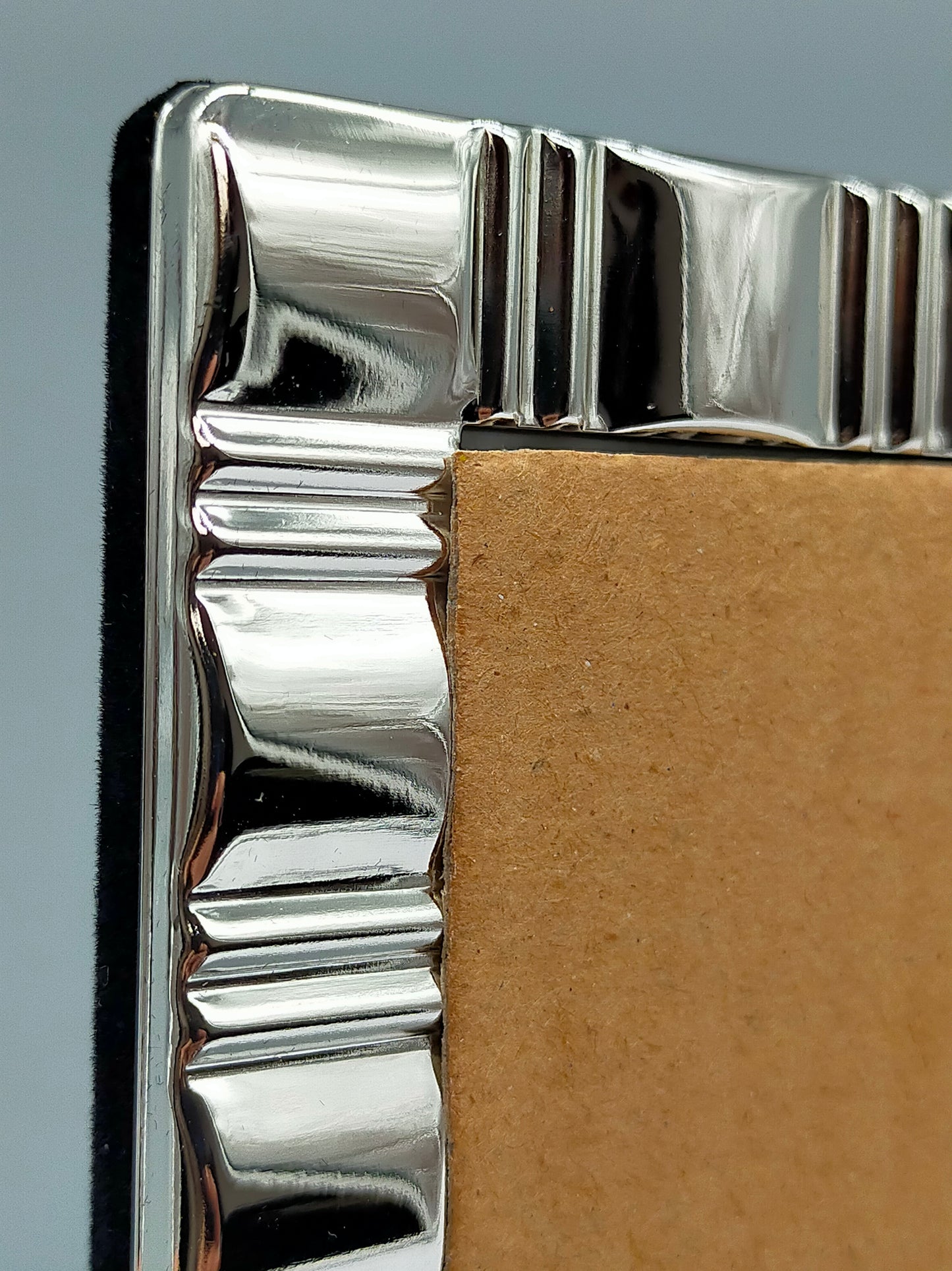 Edler versilberter Bilderrahmen mit eleganter Relief-Struktur