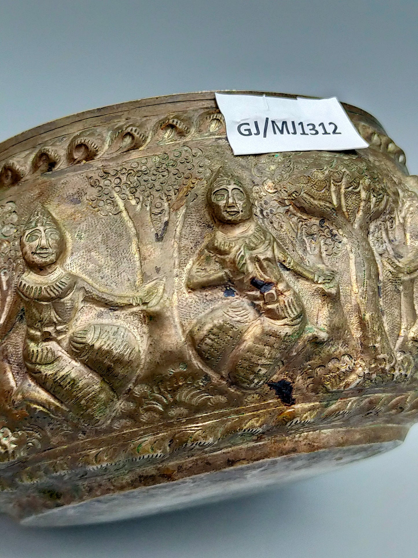 Antike asiatische Silberschale Detailreiche Reliefarbeit mit Figuren