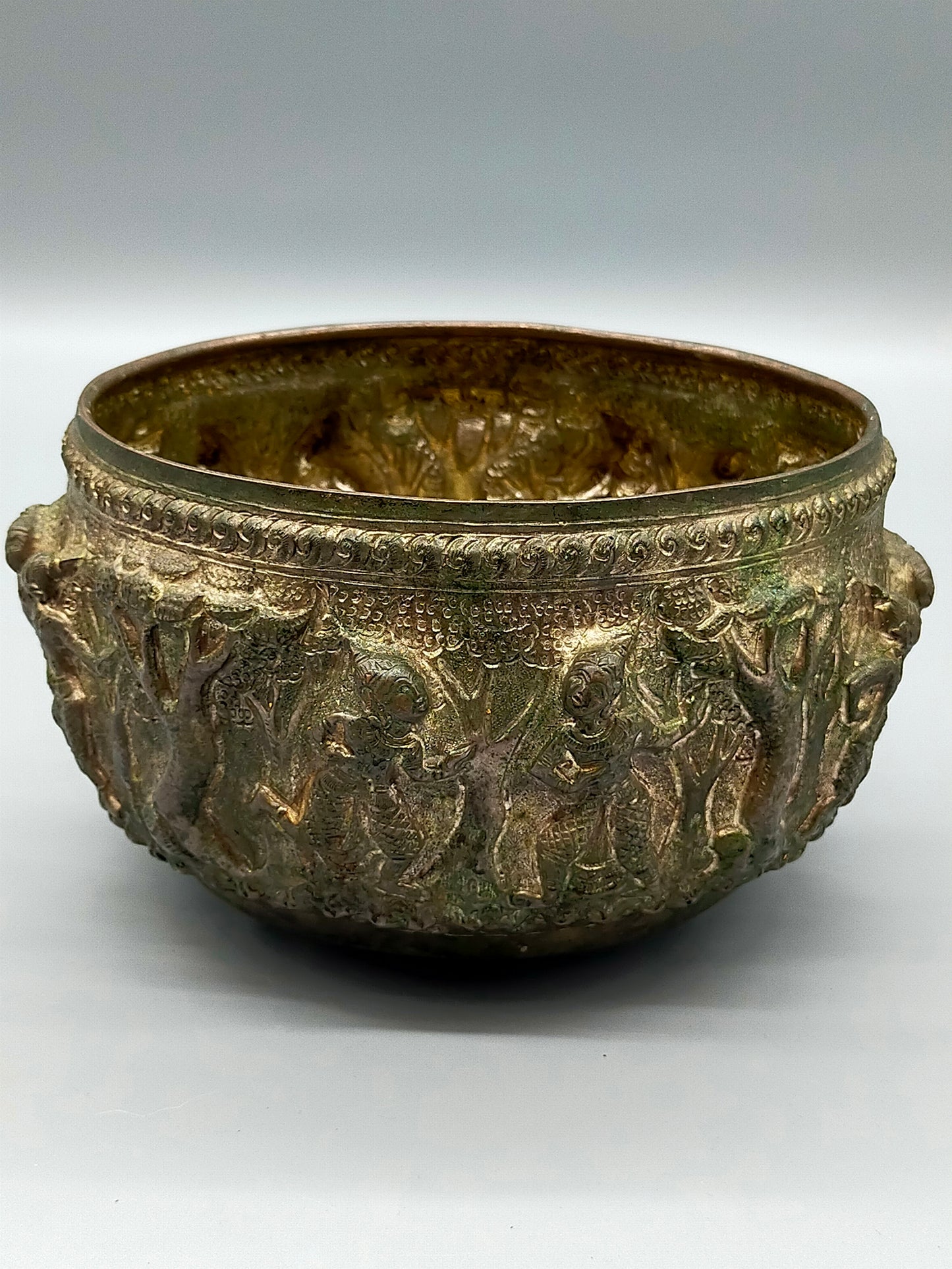 Antike asiatische Silber Schale mit Relief Prunkvolle Handarbeit