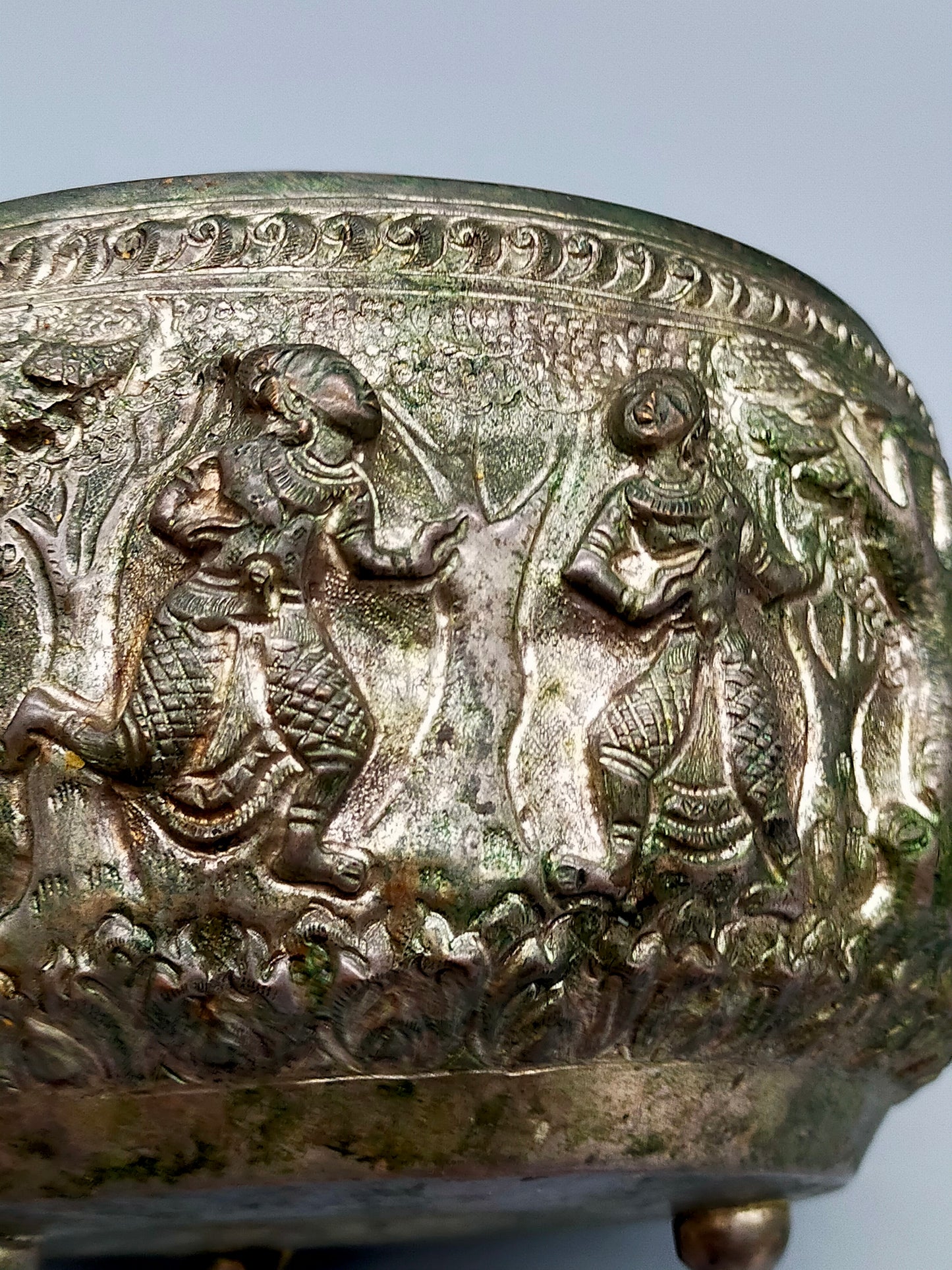 Antike asiatische Silber Schale mit Relief Prunkvolle Handarbeit