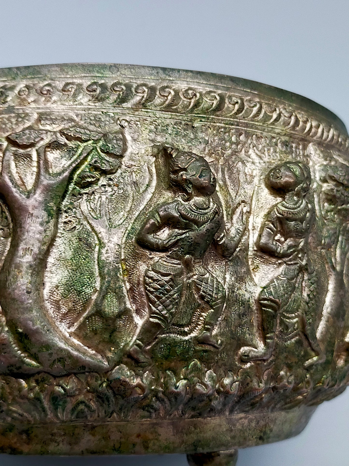 Antike asiatische Silber Schale mit Relief Prunkvolle Handarbeit