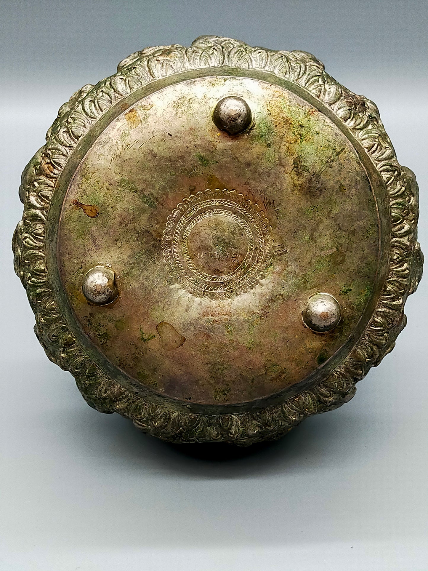 Antike asiatische Silber Schale mit Relief Prunkvolle Handarbeit