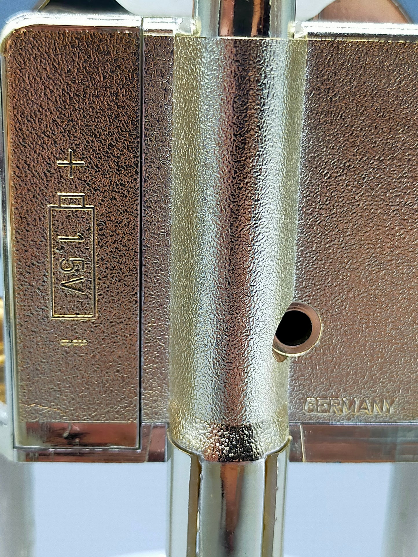 Hermle K.P.M. Kamin Uhr – Porzellan Drehpendeluhr mit Glasdom