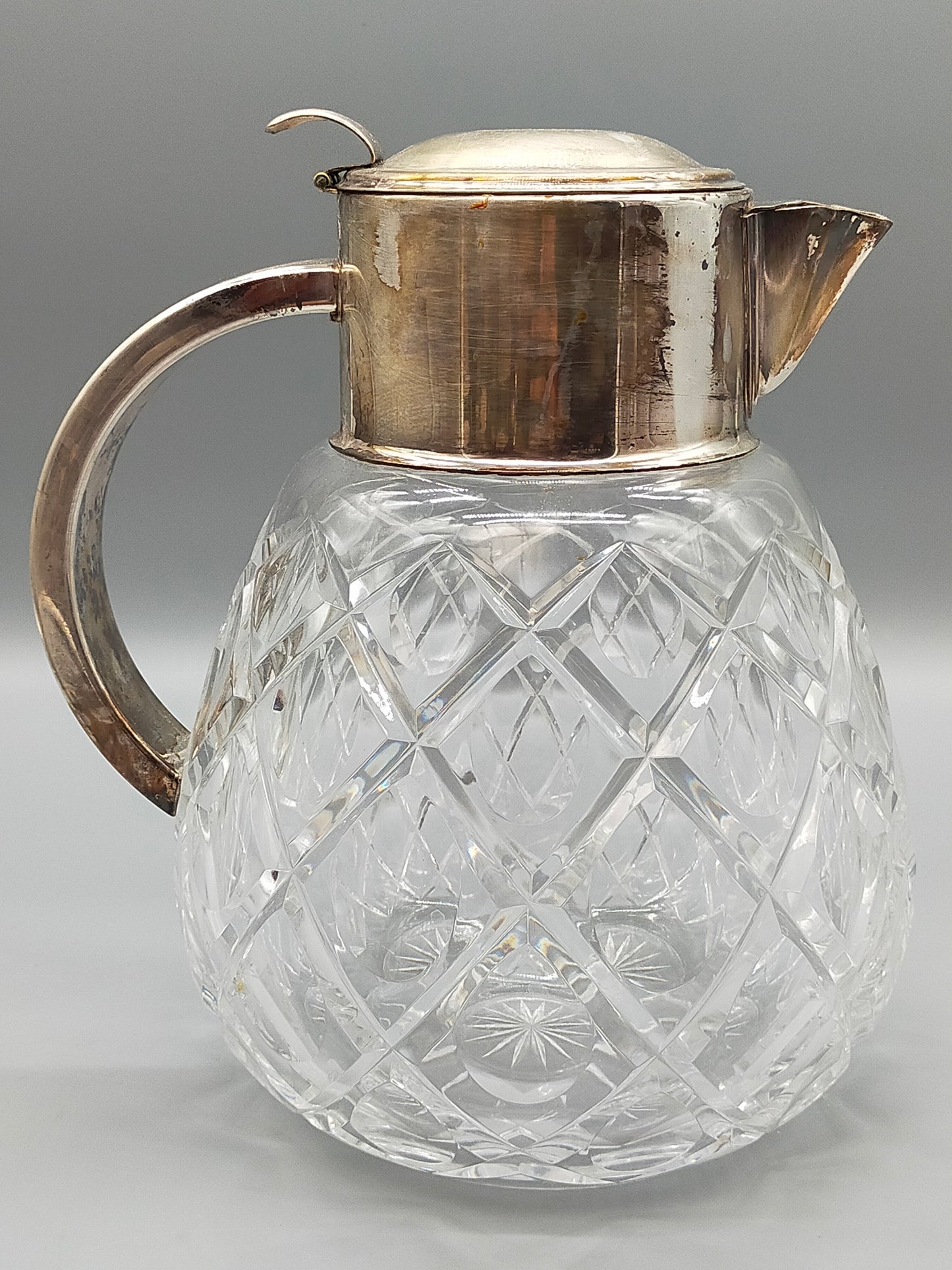 Antiker Kristall Glaskrug mit versilbertem Klappdeckel Vintage Karaffe