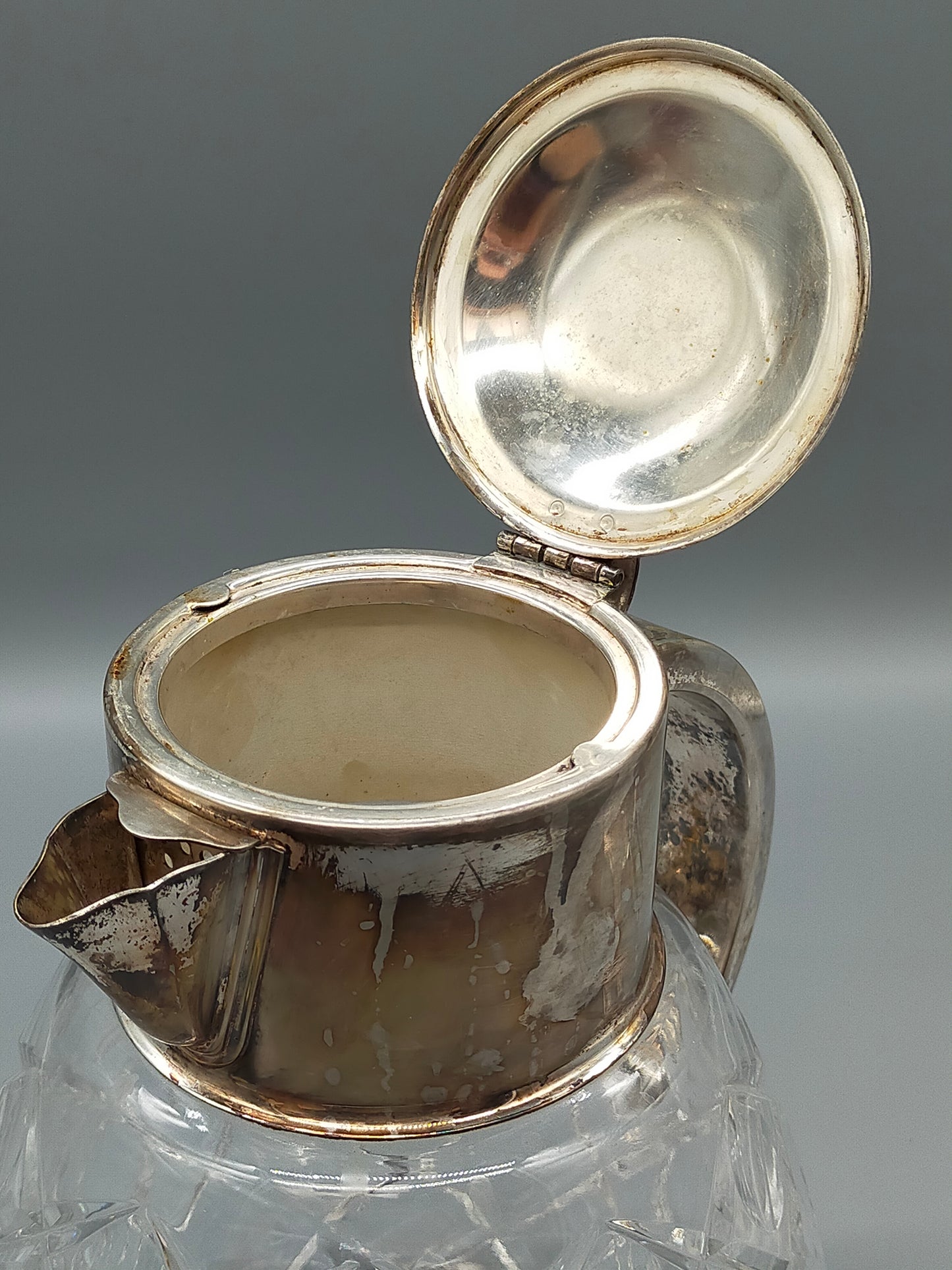 Antiker Kristall Glaskrug mit versilbertem Klappdeckel Vintage Karaffe