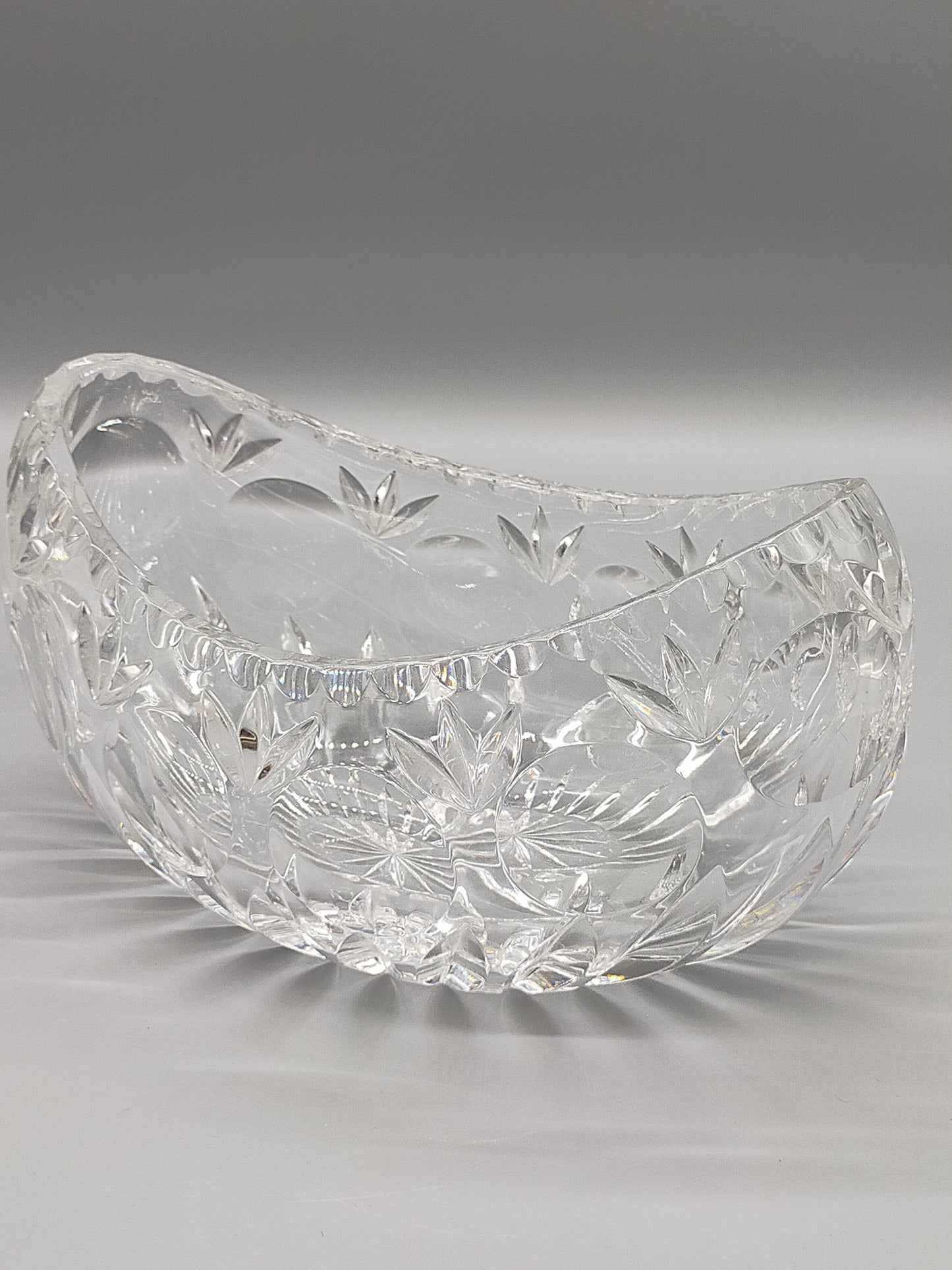 Edle Kristallglasschale mit Sternschliff Elegante Dekoschale