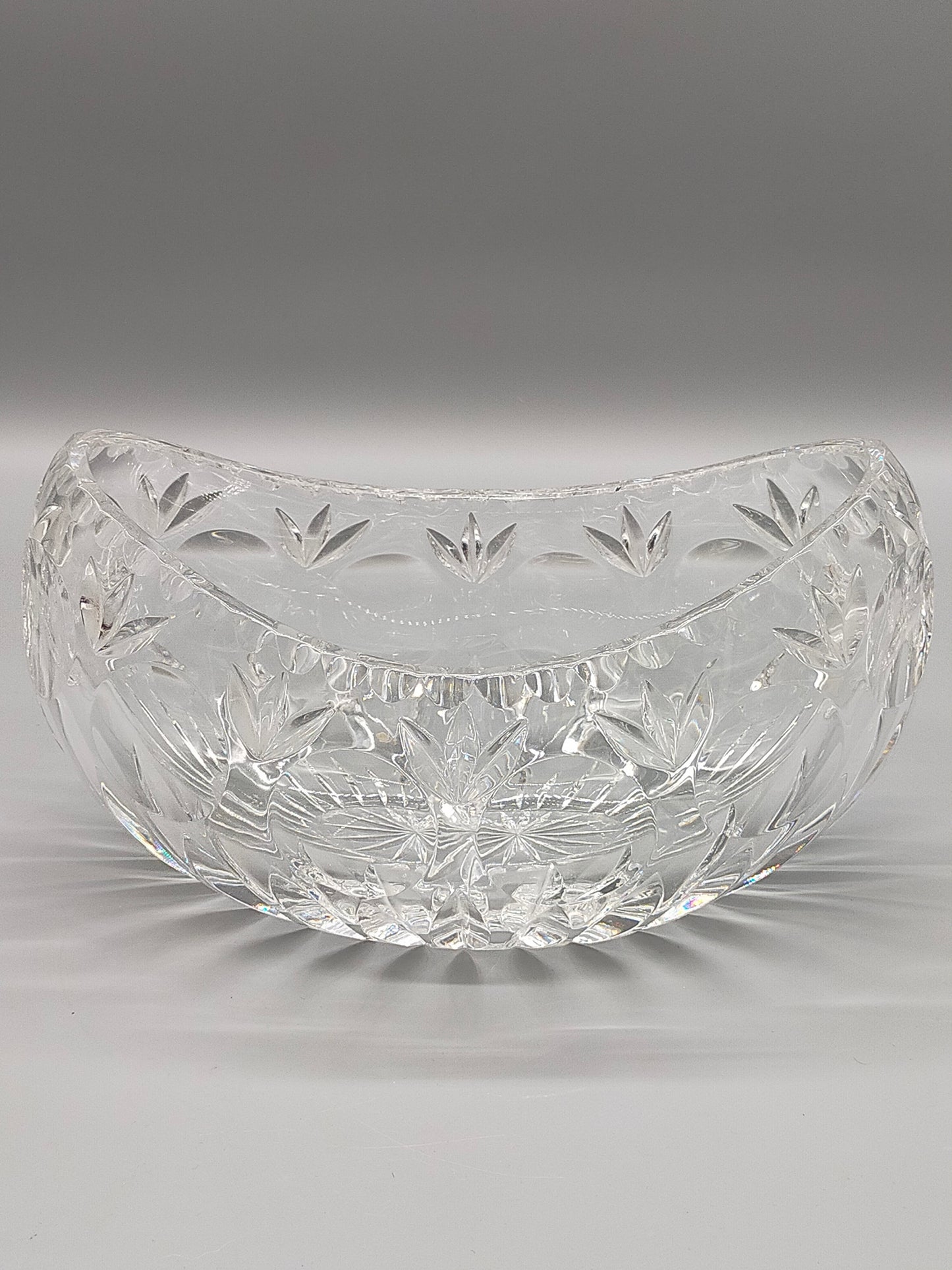 Edle Kristallglasschale mit Sternschliff Elegante Dekoschale
