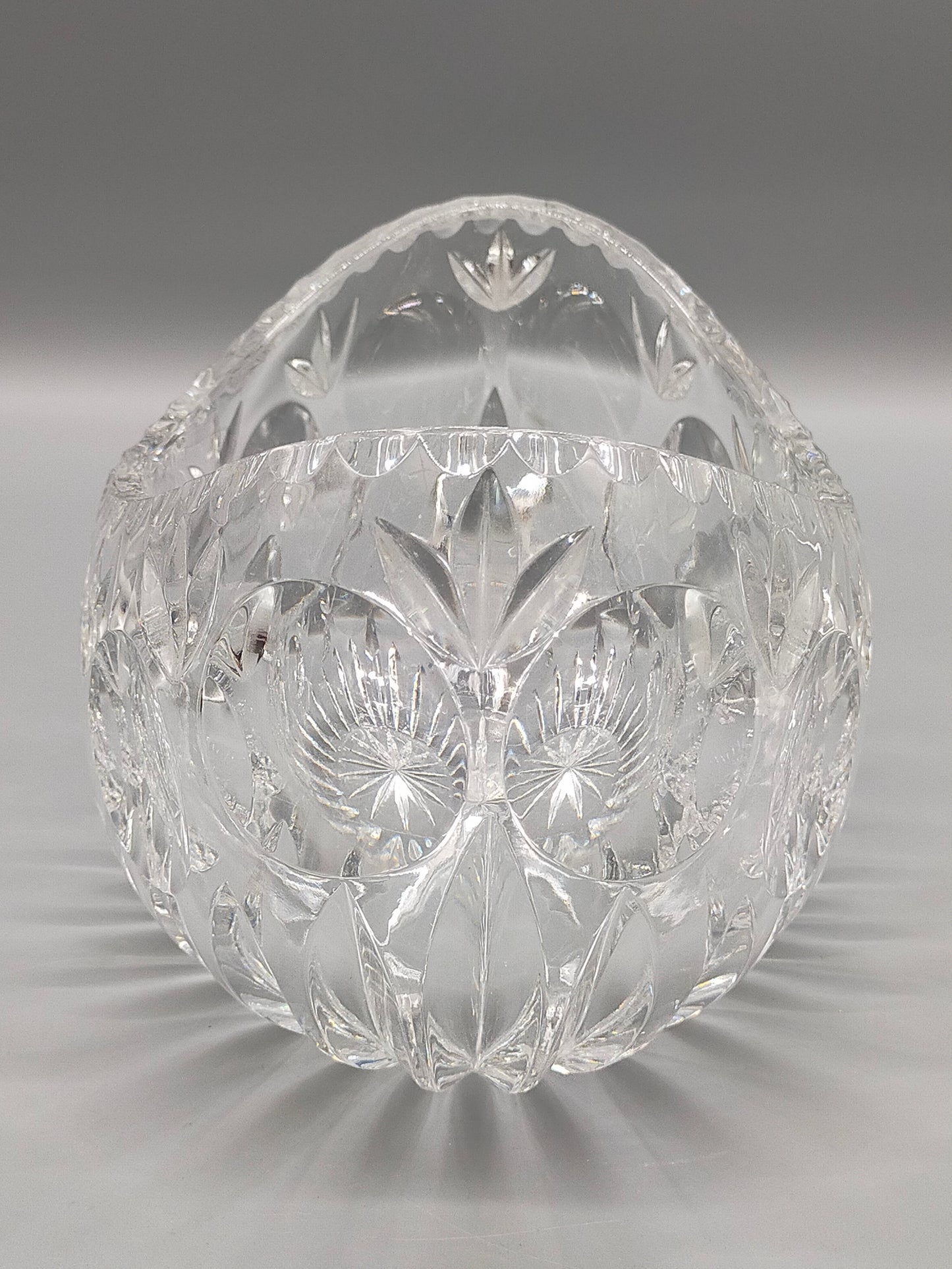 Edle Kristallglasschale mit Sternschliff Elegante Dekoschale