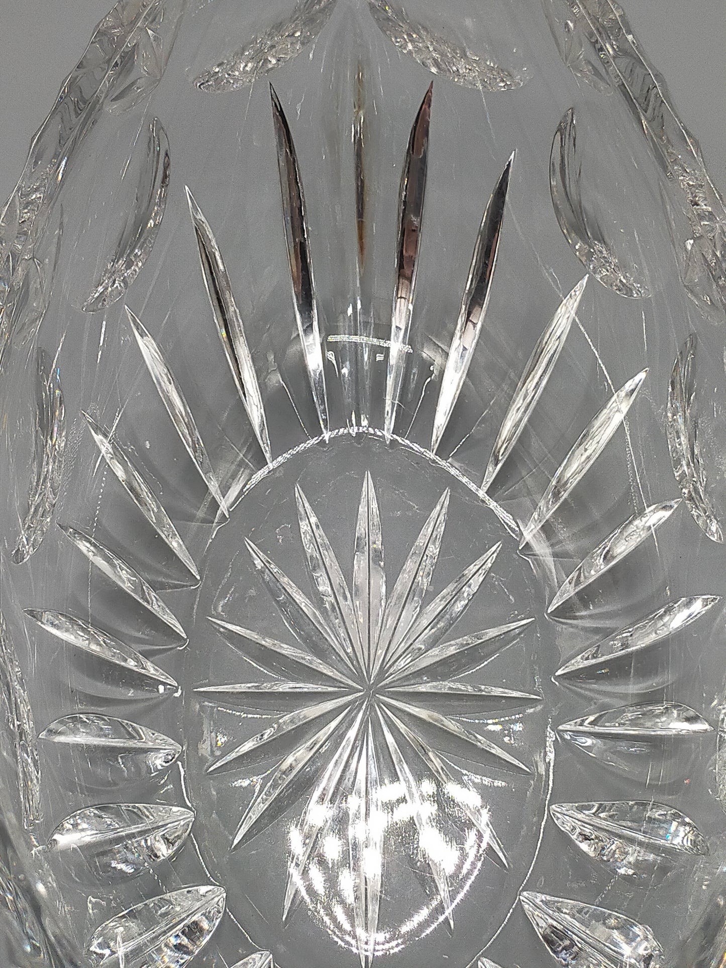 Edle Kristallglasschale mit Sternschliff Elegante Dekoschale