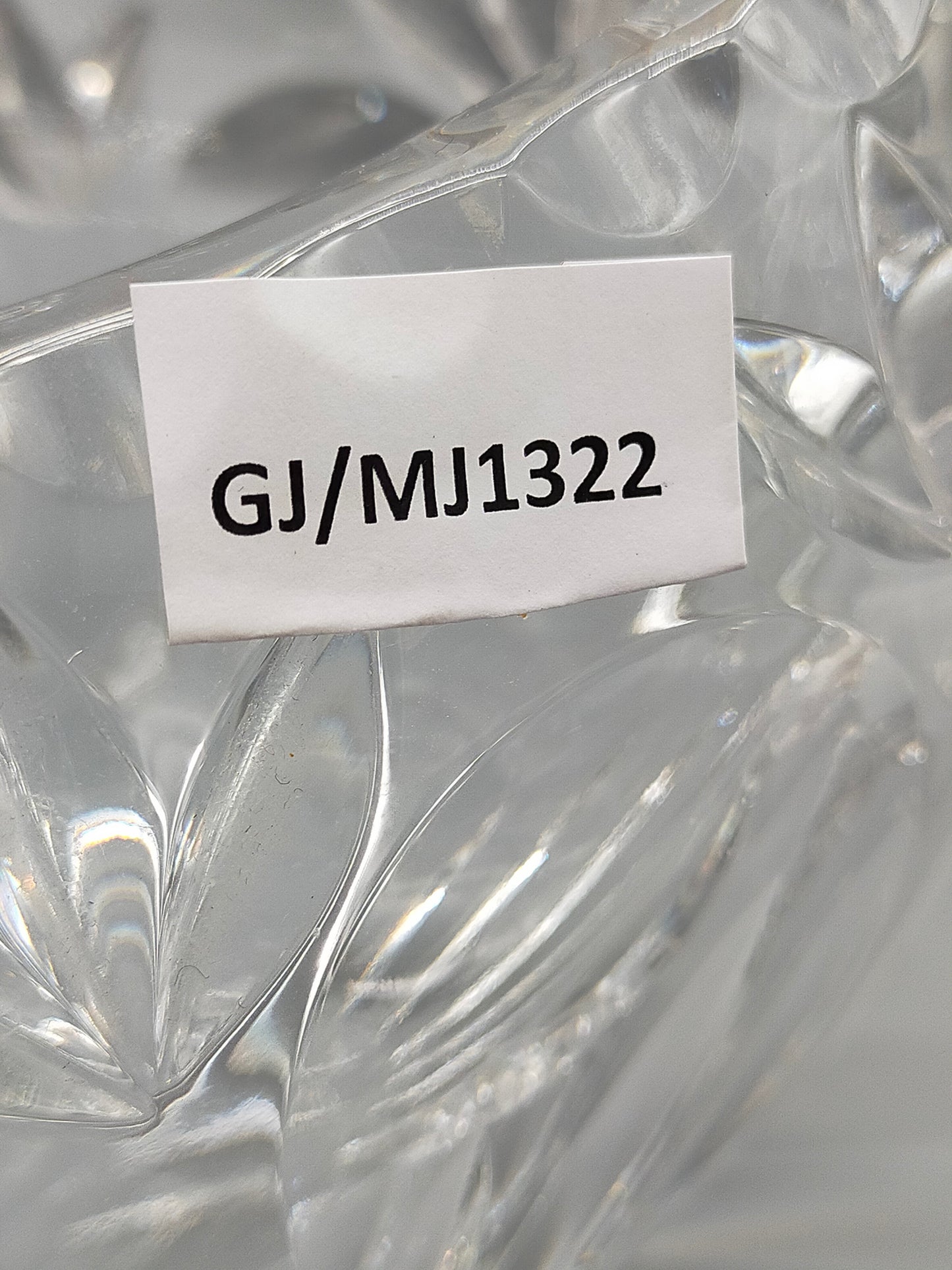 Edle Kristallglasschale mit Sternschliff Elegante Dekoschale
