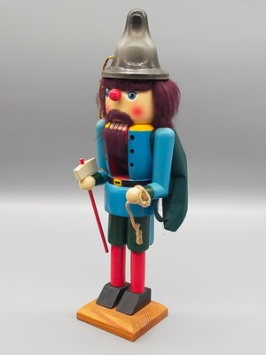 Klassischer Nussknacker aus Holz – Bergsteiger / Wanderer Motiv