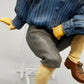 Charmante Deko-Figur Junge auf Kante sitzend – Vintage Kantenhocker