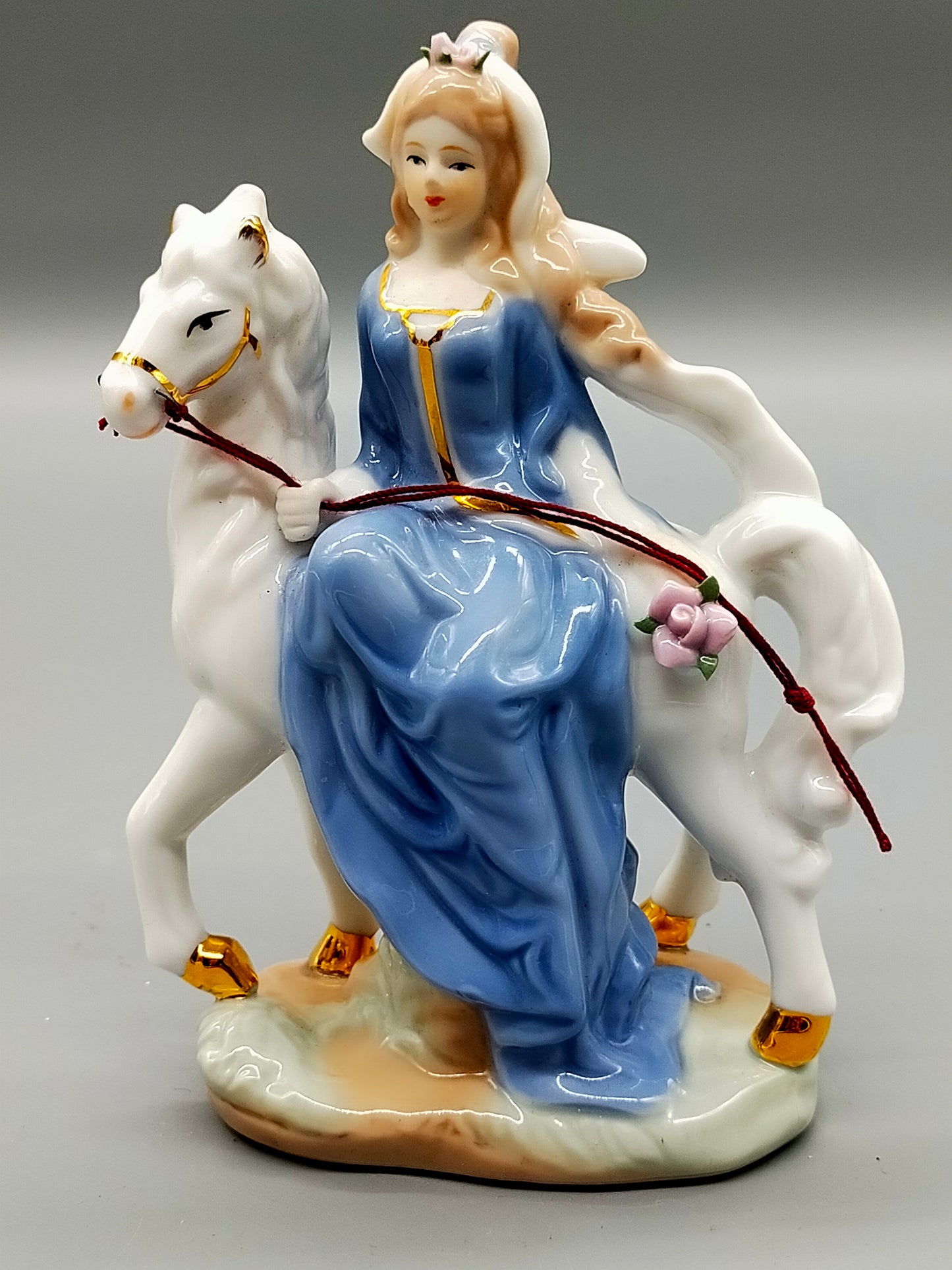 Edle PMI Porzellan Figur – Elegante Reiterin auf weißem Pferd