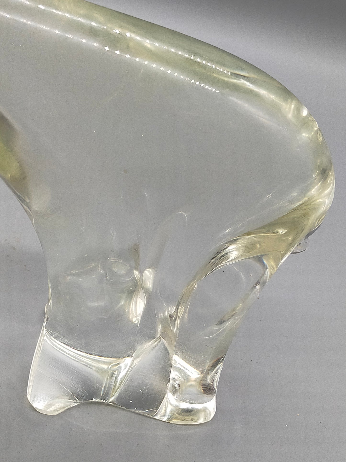 Edle Eisbär Glasfigur – Kunstvolles Design aus klarem Massivglas