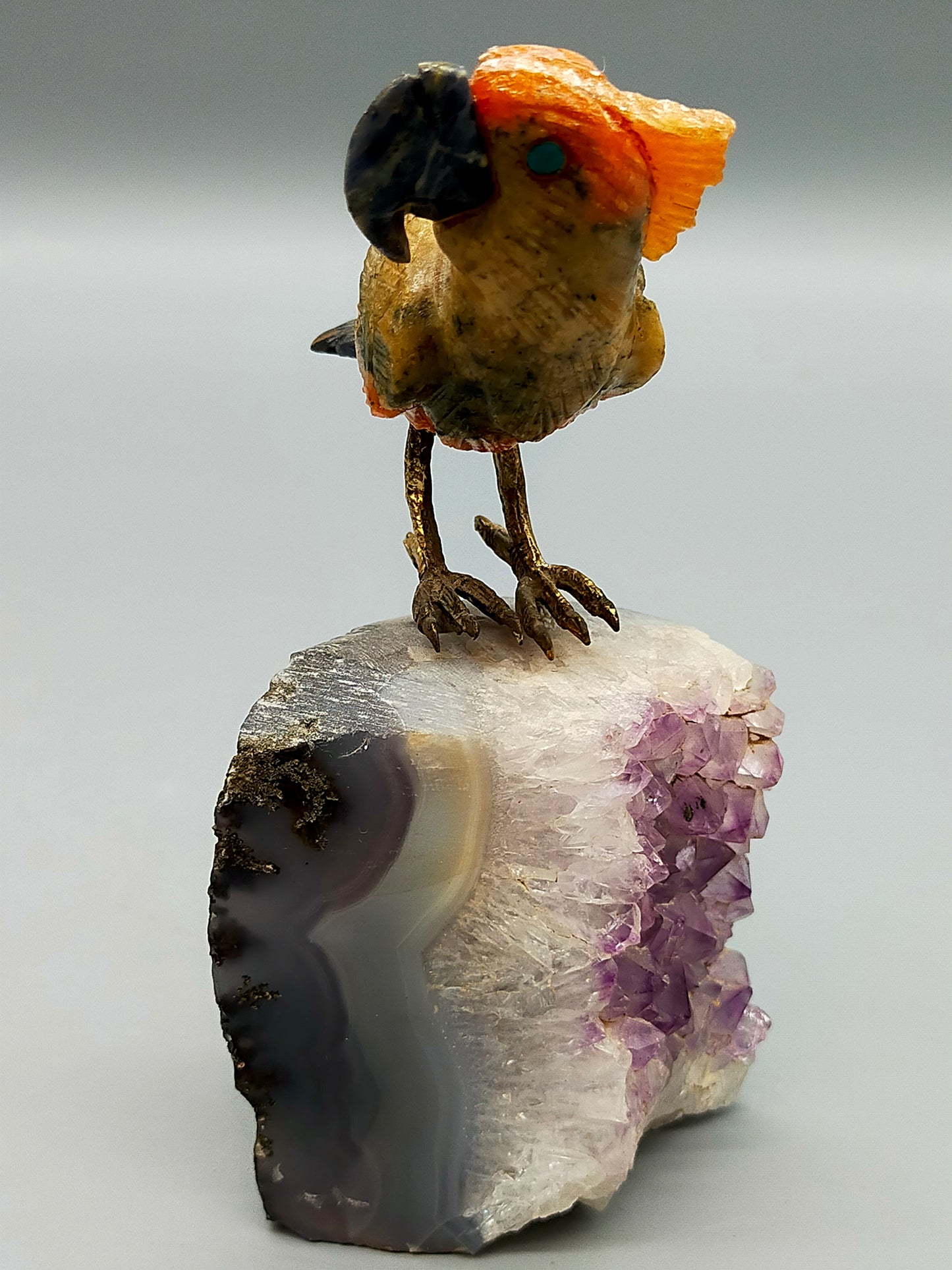 Edle Edelstein Vogelfigur auf Amethystdruse – Handgearbeitete Kunst aus Rio