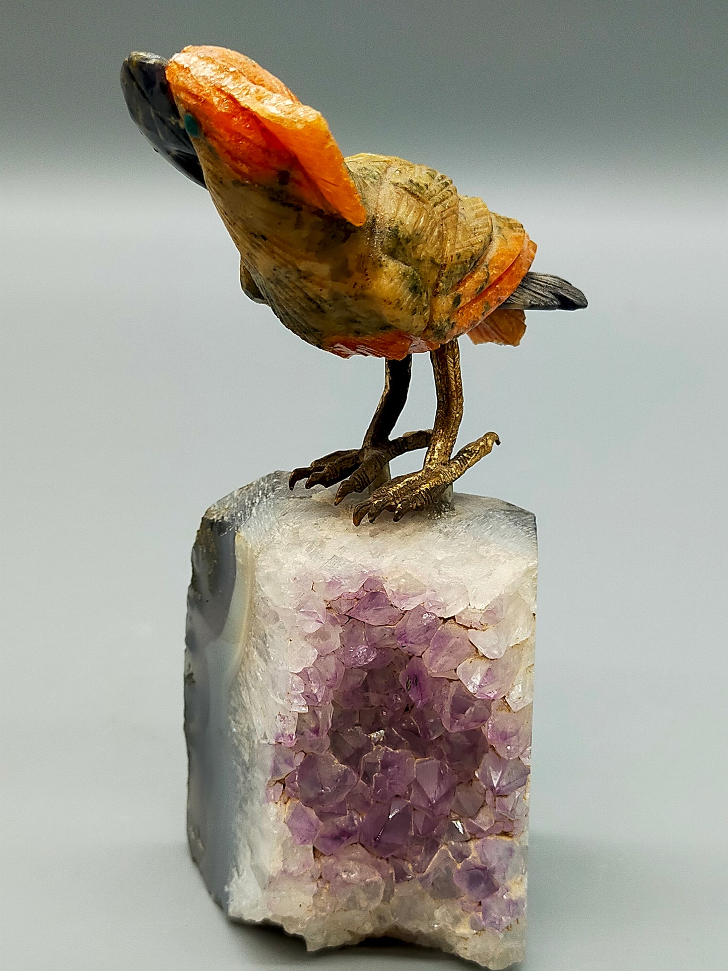 Edle Edelstein Vogelfigur auf Amethystdruse – Handgearbeitete Kunst aus Rio