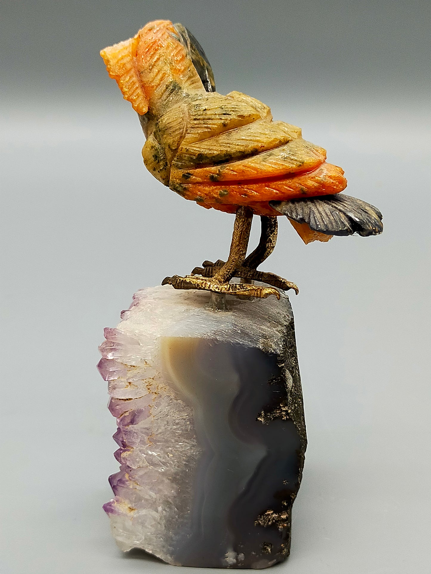 Edle Edelstein Vogelfigur auf Amethystdruse – Handgearbeitete Kunst aus Rio