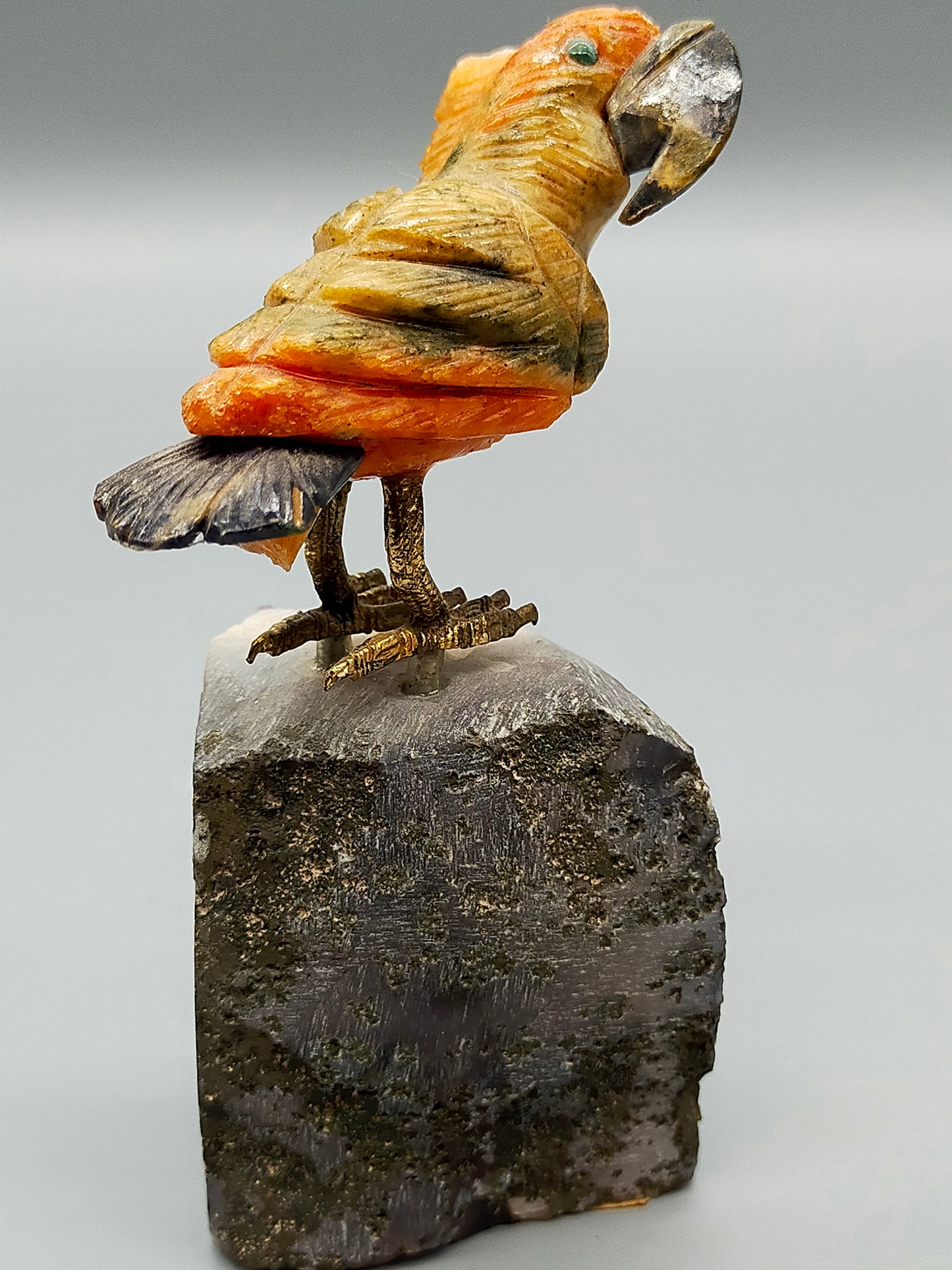 Edle Edelstein Vogelfigur auf Amethystdruse – Handgearbeitete Kunst aus Rio