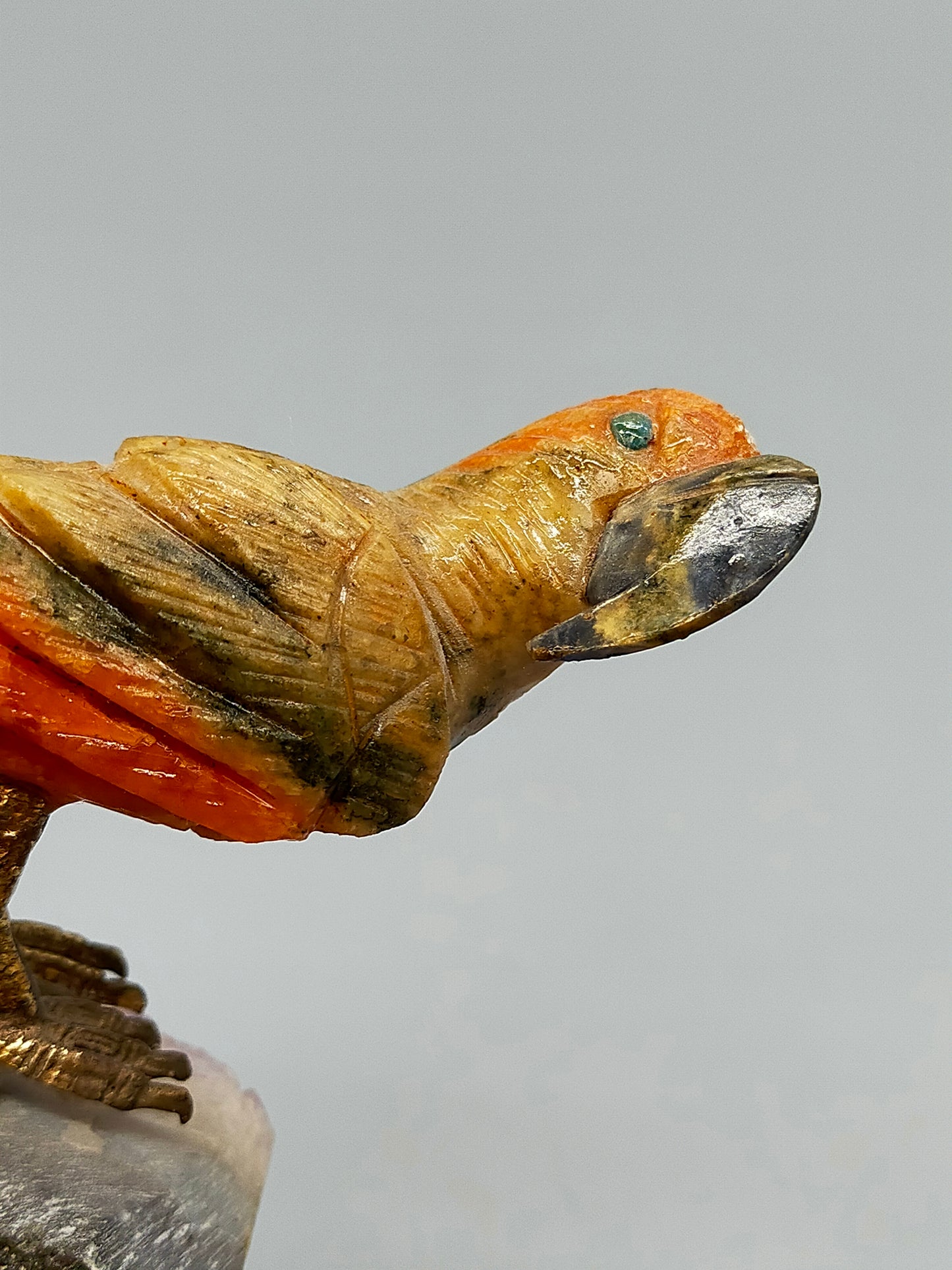 Edle Edelstein Vogelfigur auf Amethystdruse – Handgearbeitete Kunst aus Rio