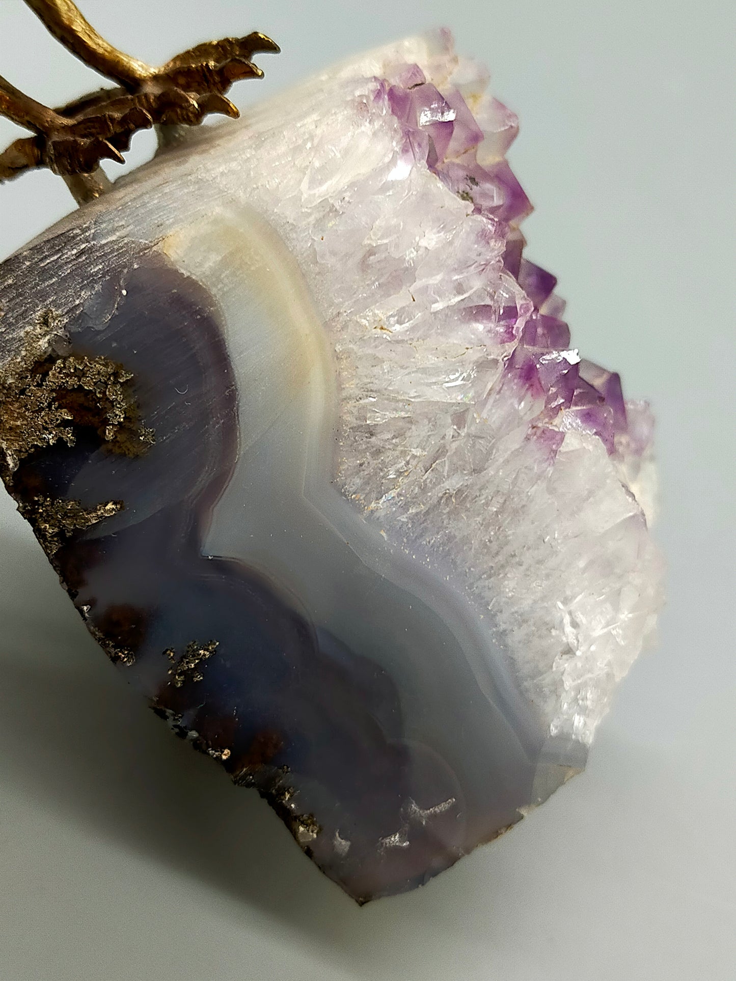 Edle Edelstein Vogelfigur auf Amethystdruse – Handgearbeitete Kunst aus Rio