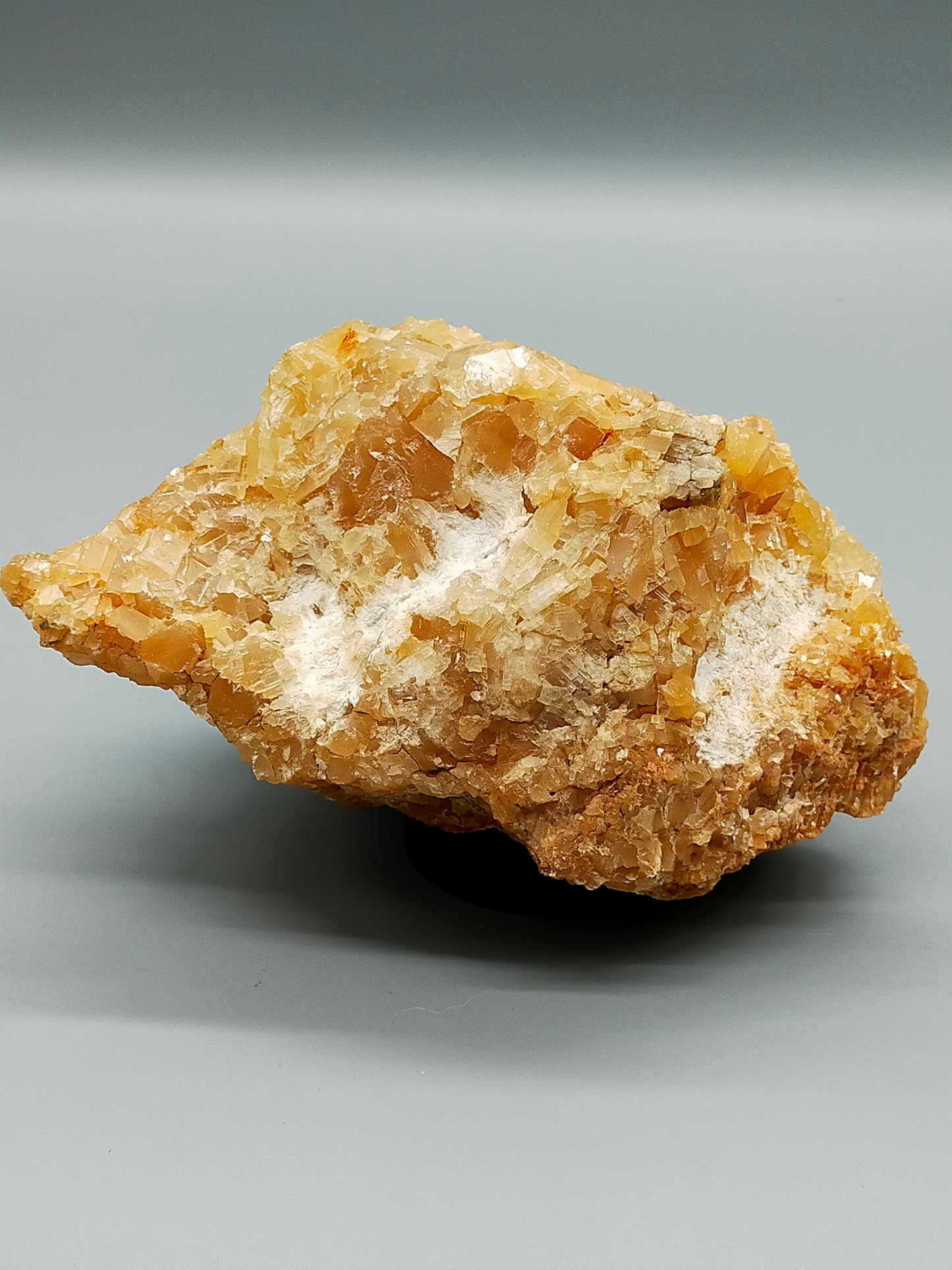 Große Calcit Druse – Naturbelassener Kristall mit Matrix