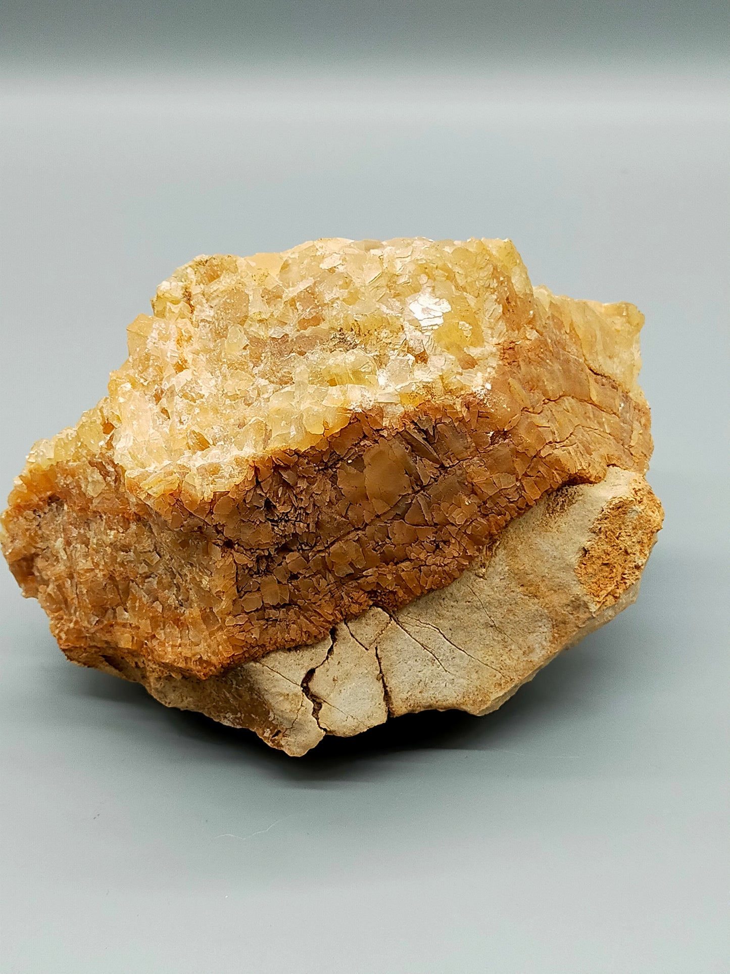 Große Calcit Druse – Naturbelassener Kristall mit Matrix