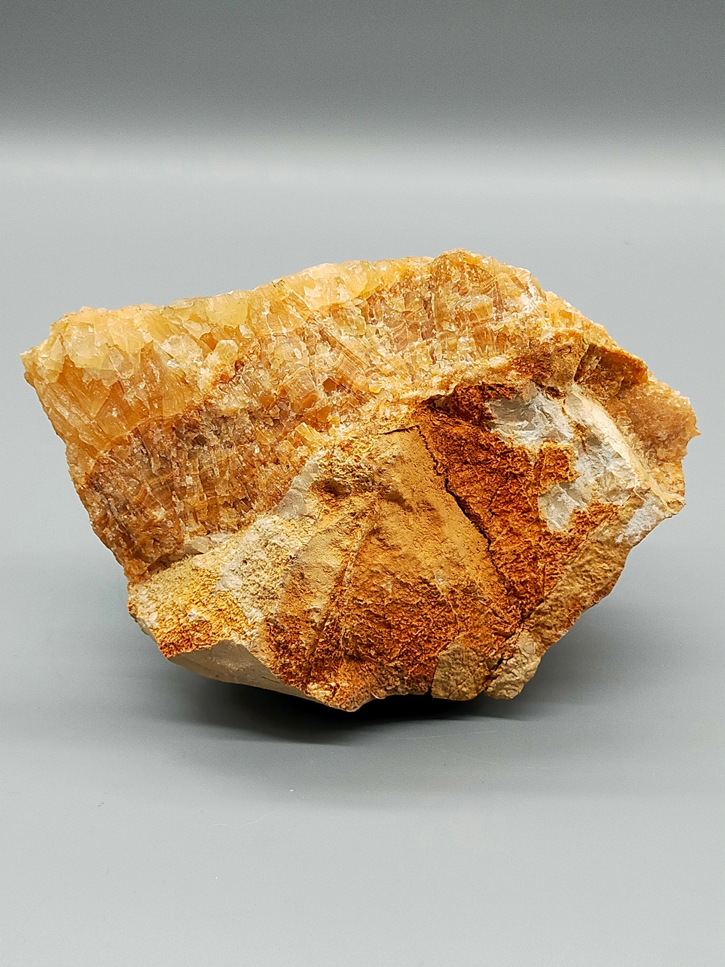 Große Calcit Druse – Naturbelassener Kristall mit Matrix