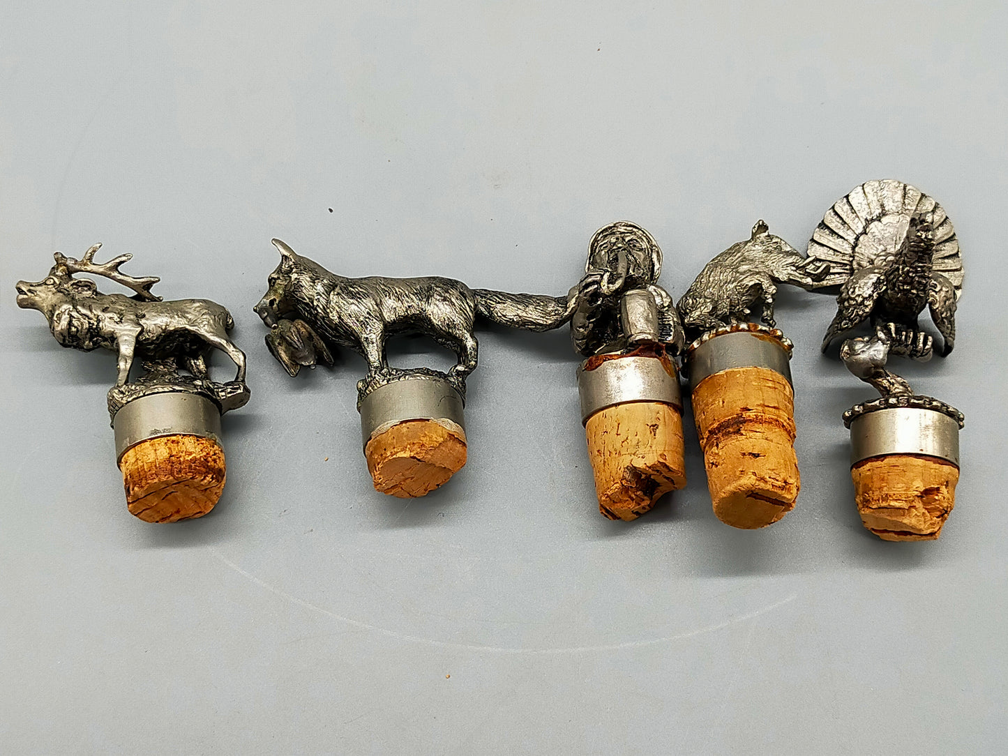 5er Set Vintage Zinn Flaschenstopfen – Jagdmotive & Waldtiere