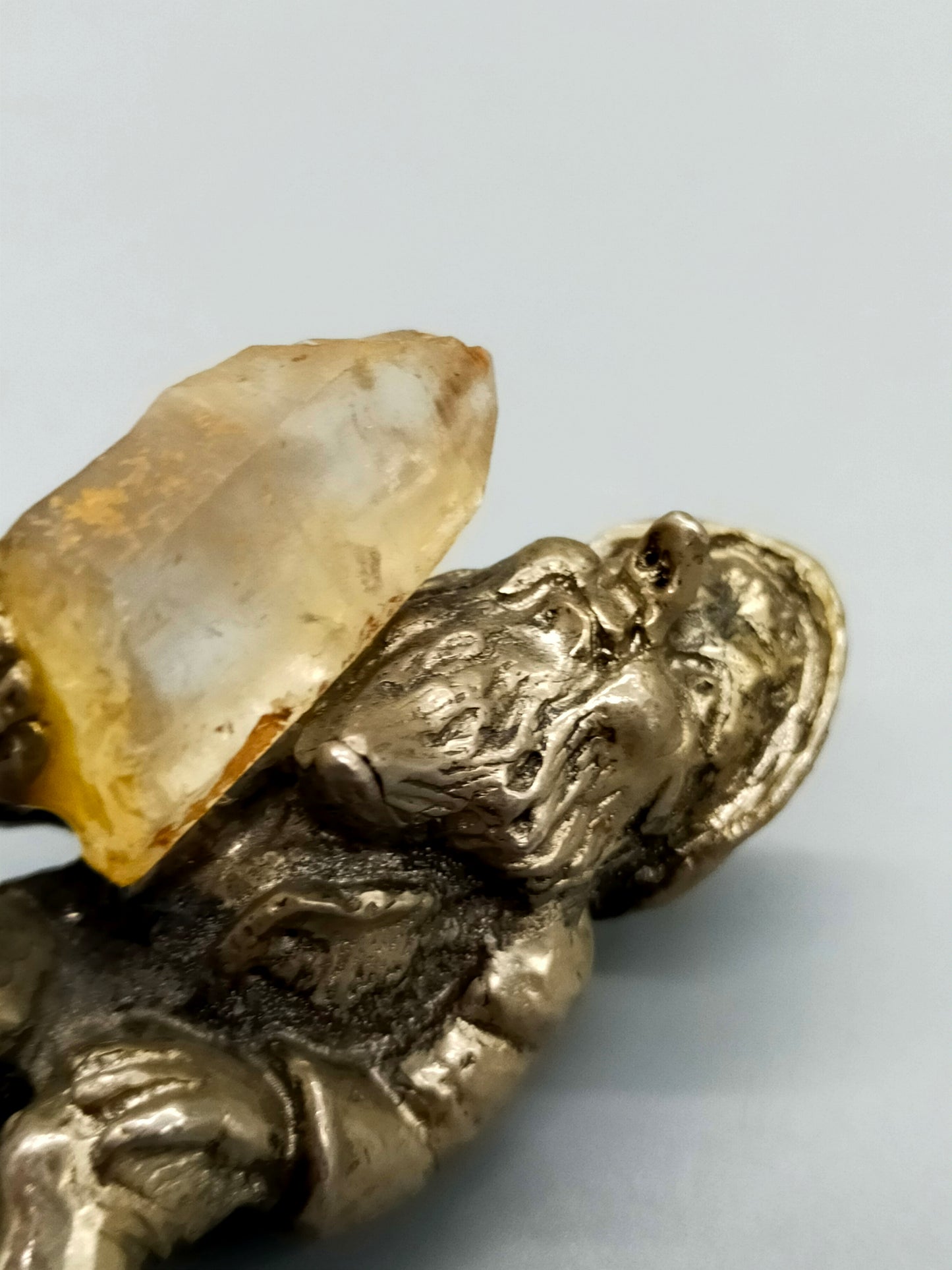 Versilbert Deko Zwerg mit großem Kristall – Vintage Sammlerfigur 5,5cm