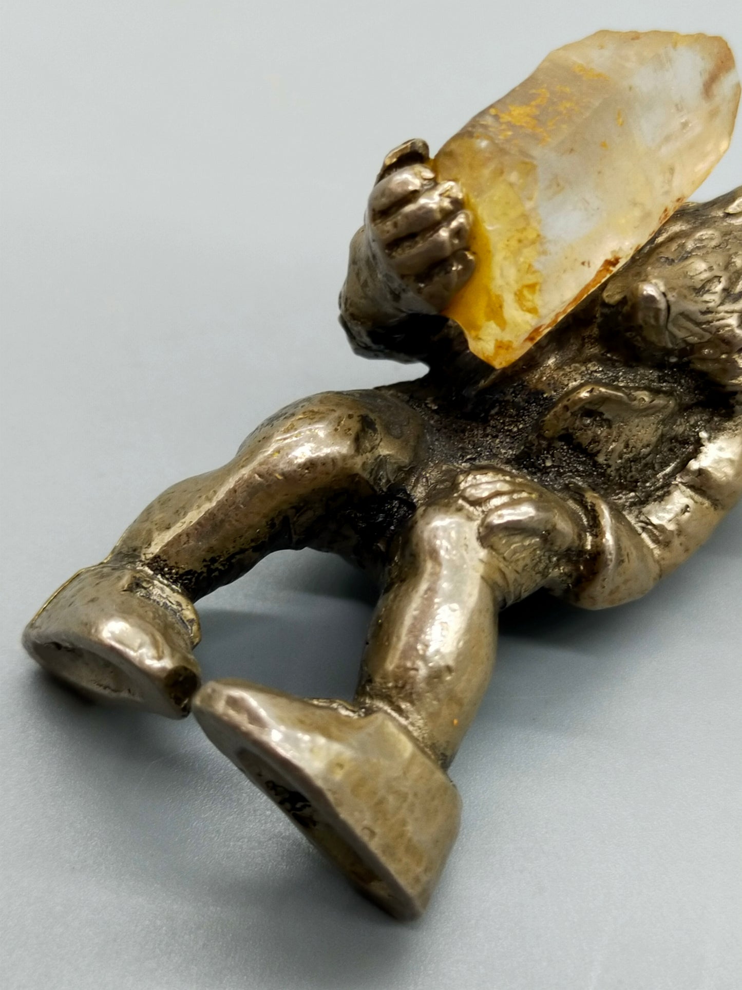 Versilbert Deko Zwerg mit großem Kristall – Vintage Sammlerfigur 5,5cm