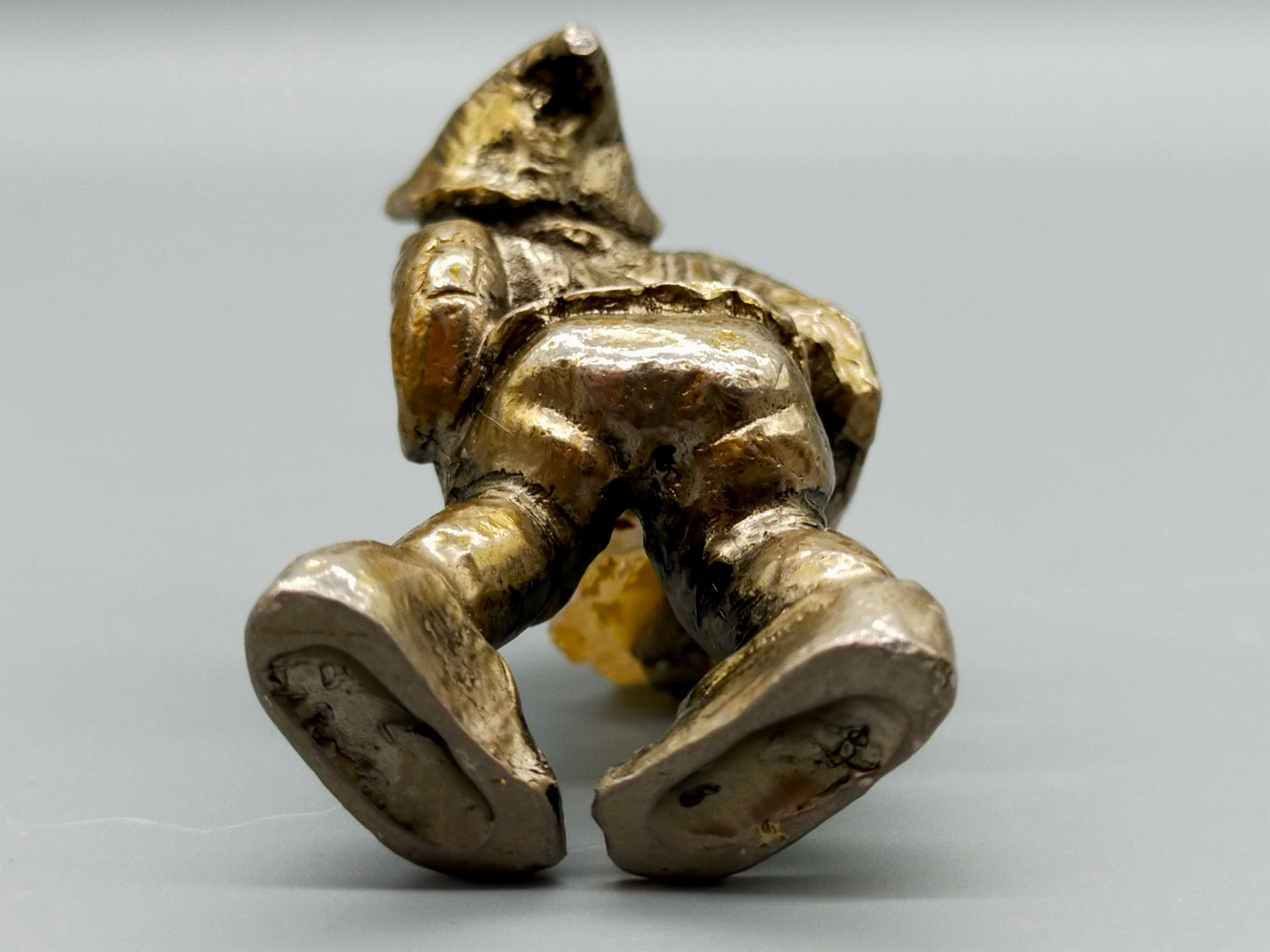 Versilbert Deko Zwerg mit großem Kristall – Vintage Sammlerfigur 5,5cm