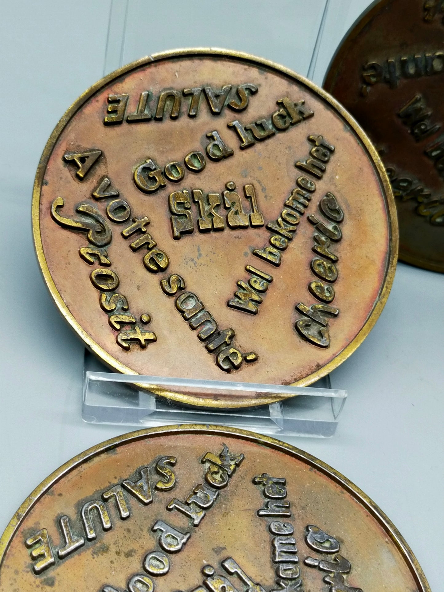 Vintage Bronze Untersetzer Set 5 Stk Internationale Trinksprüche
