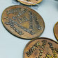 Vintage Bronze Untersetzer Set 5 Stk Internationale Trinksprüche