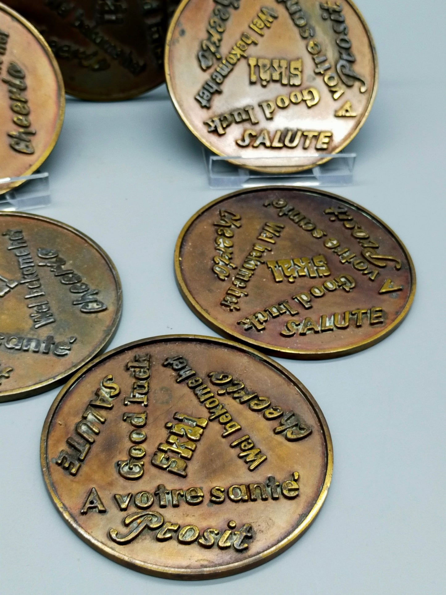 Vintage Bronze Untersetzer Set 5 Stk Internationale Trinksprüche