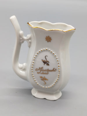 Klassischer Porzellan Kurbecher Vintage Schnabeltasse