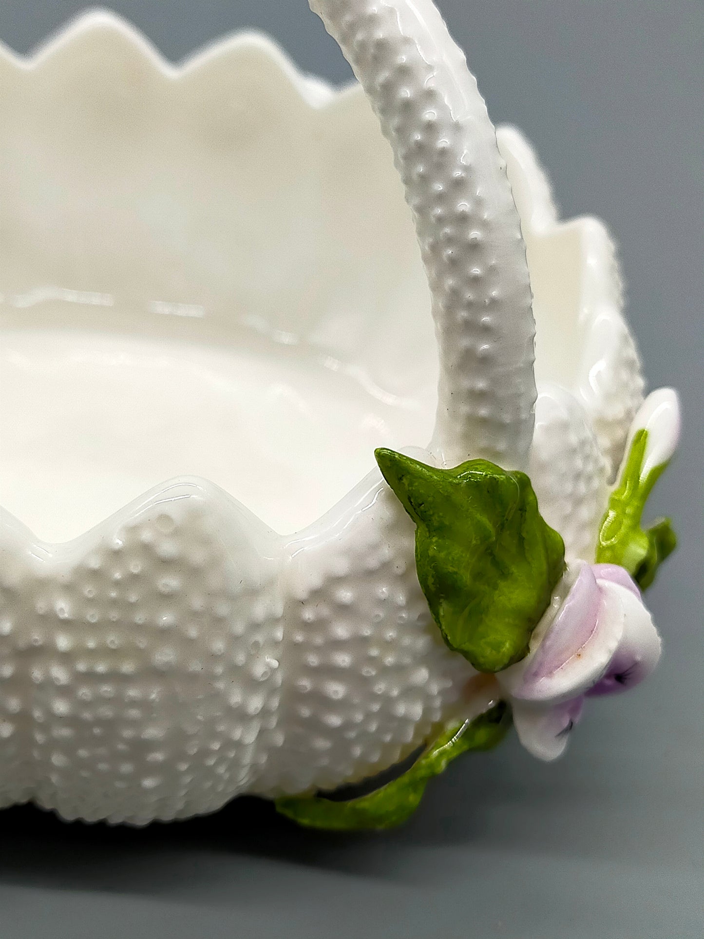 Formano Porzellan Körbchen Zierteil mit Blüten & Griff
