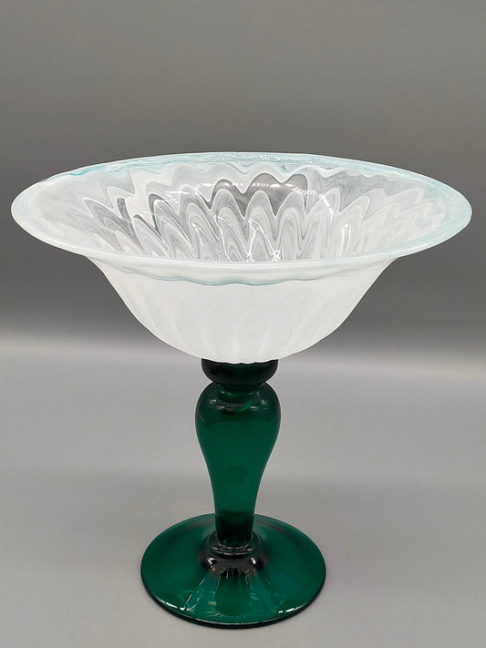 Elegante Glasfußschale – Kunstglas Fußschale in Grün & Weiß Opak