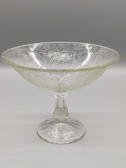 Elegante Fußschale aus Pressglas  Feines Ornament-Muster